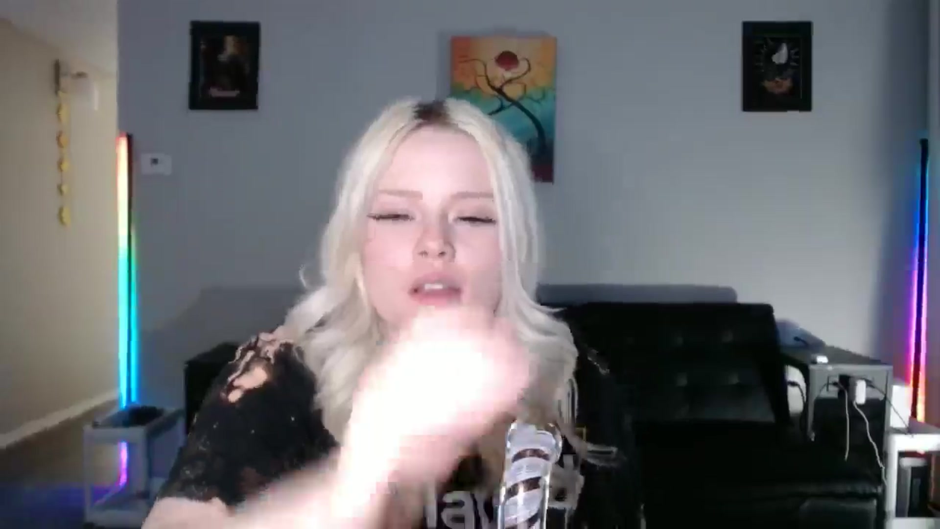Gallery image thumbnail from thtoneblonde's myfreecams stream on, 03/10/2026, 02:10 image 11 of 20