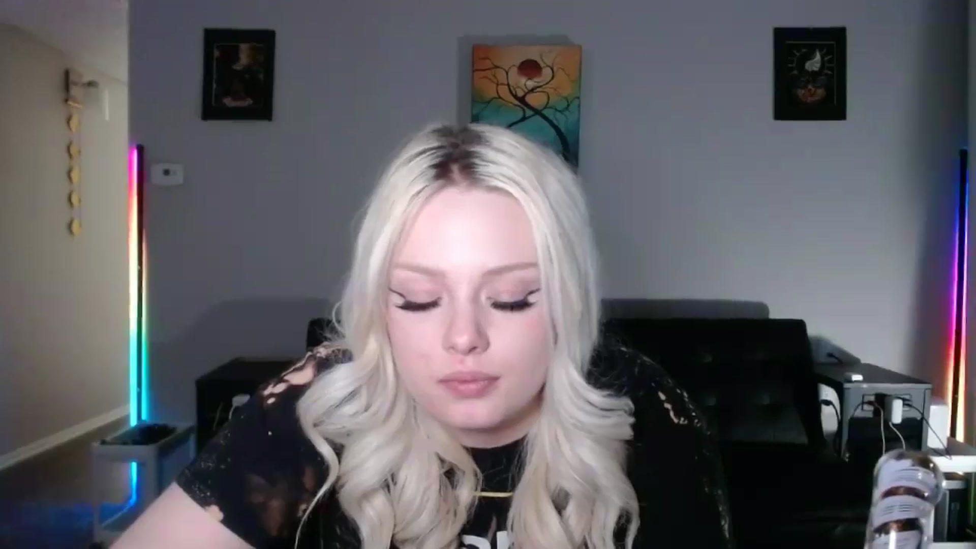 Gallery image thumbnail from thtoneblonde's myfreecams stream on, 03/10/2026, 02:10 image 14 of 20