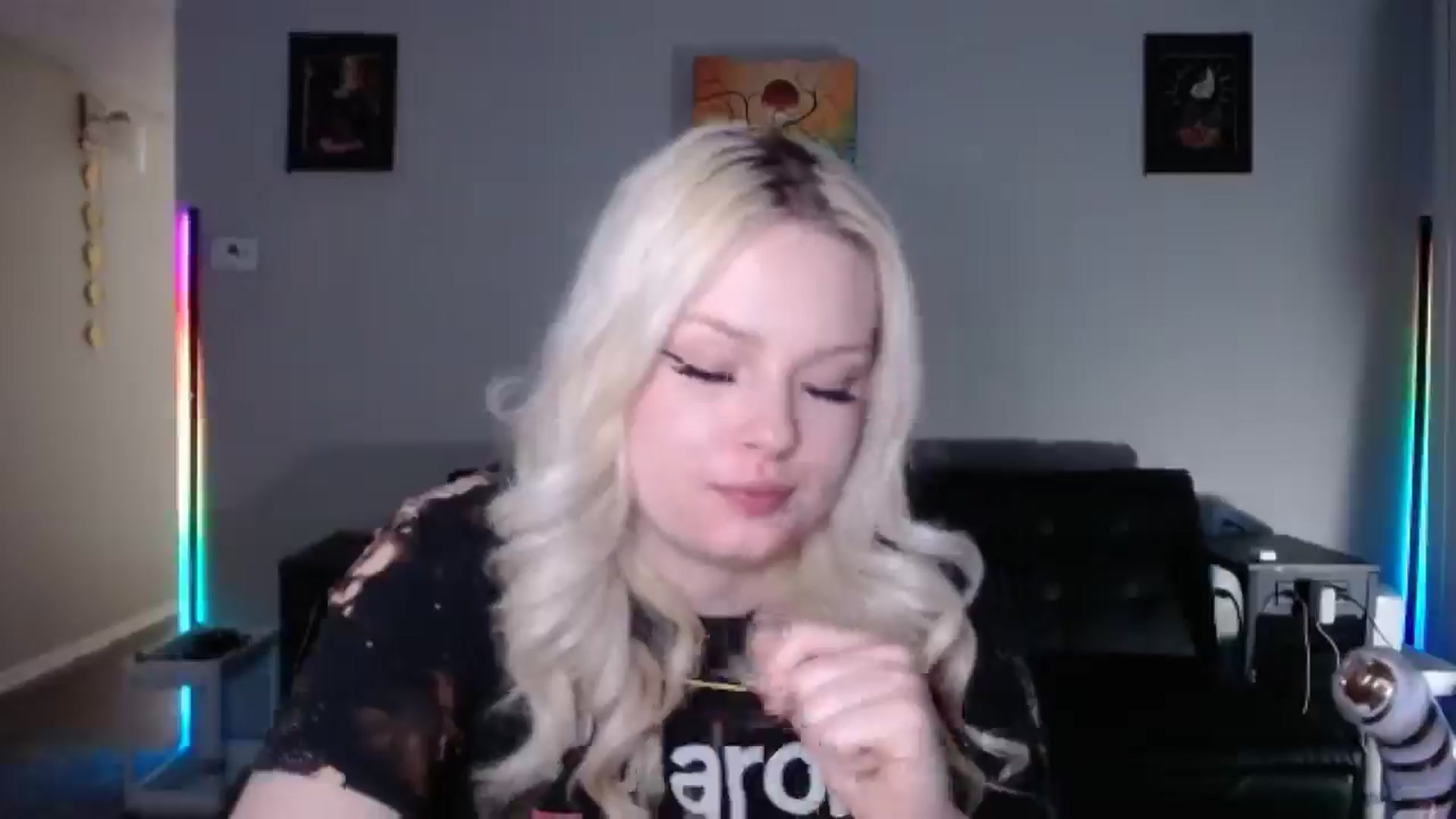 Gallery image thumbnail from thtoneblonde's myfreecams stream on, 03/10/2026, 02:10 image 6 of 20