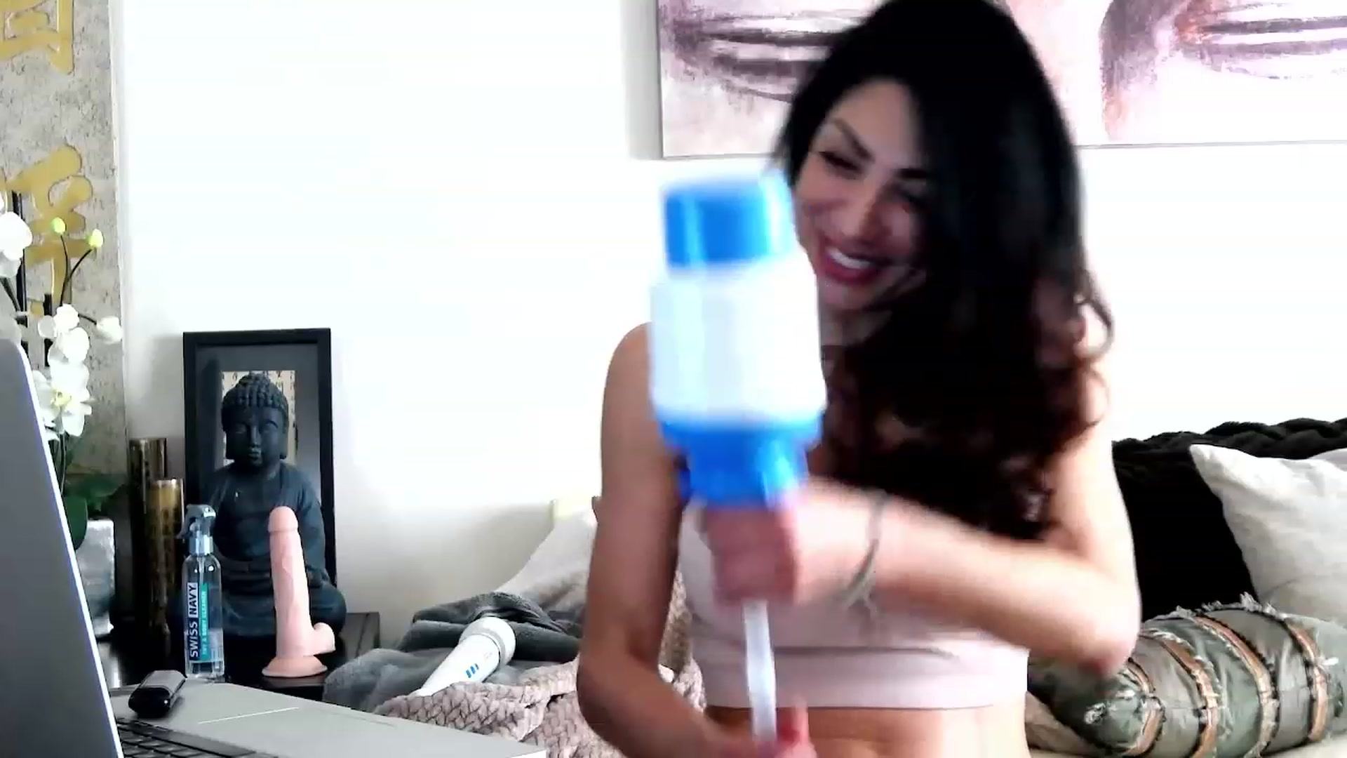 Gallery image thumbnail from tianad143's myfreecams stream on, 05/08/2023, 22:47 image 12 of 20