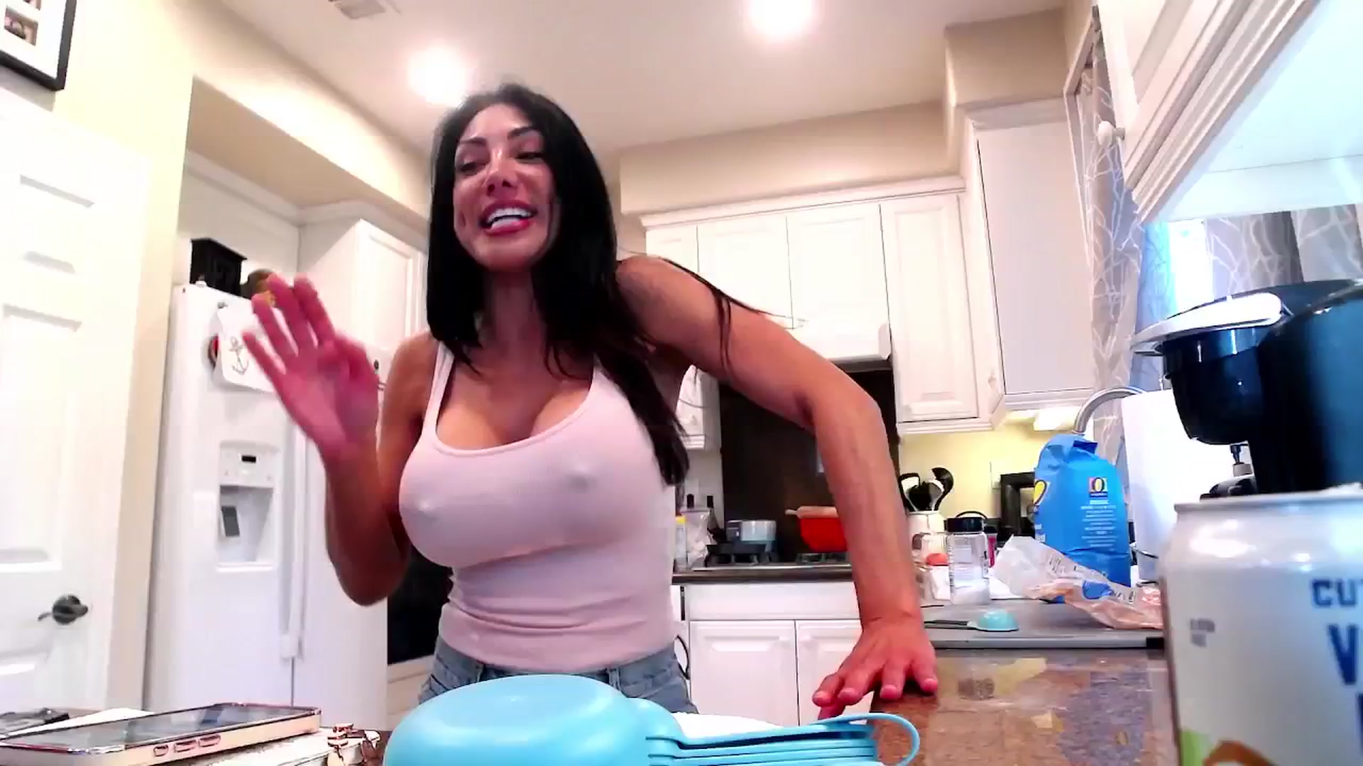 Gallery image thumbnail from tianad143's myfreecams stream on, 02/20/2025, 24:01 image 12 of 20