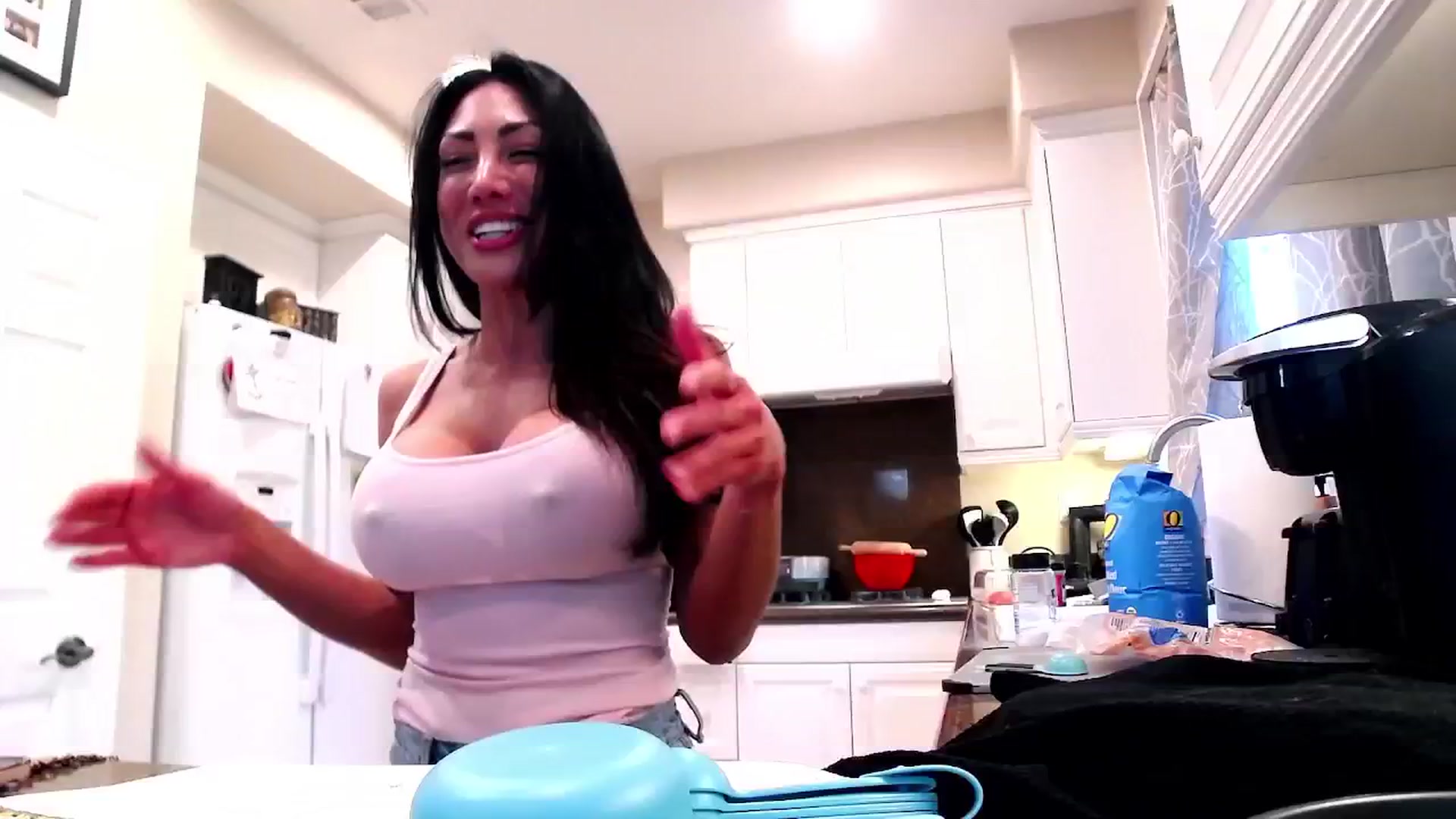 Gallery image thumbnail from tianad143's myfreecams stream on, 02/20/2025, 24:01 image 13 of 20