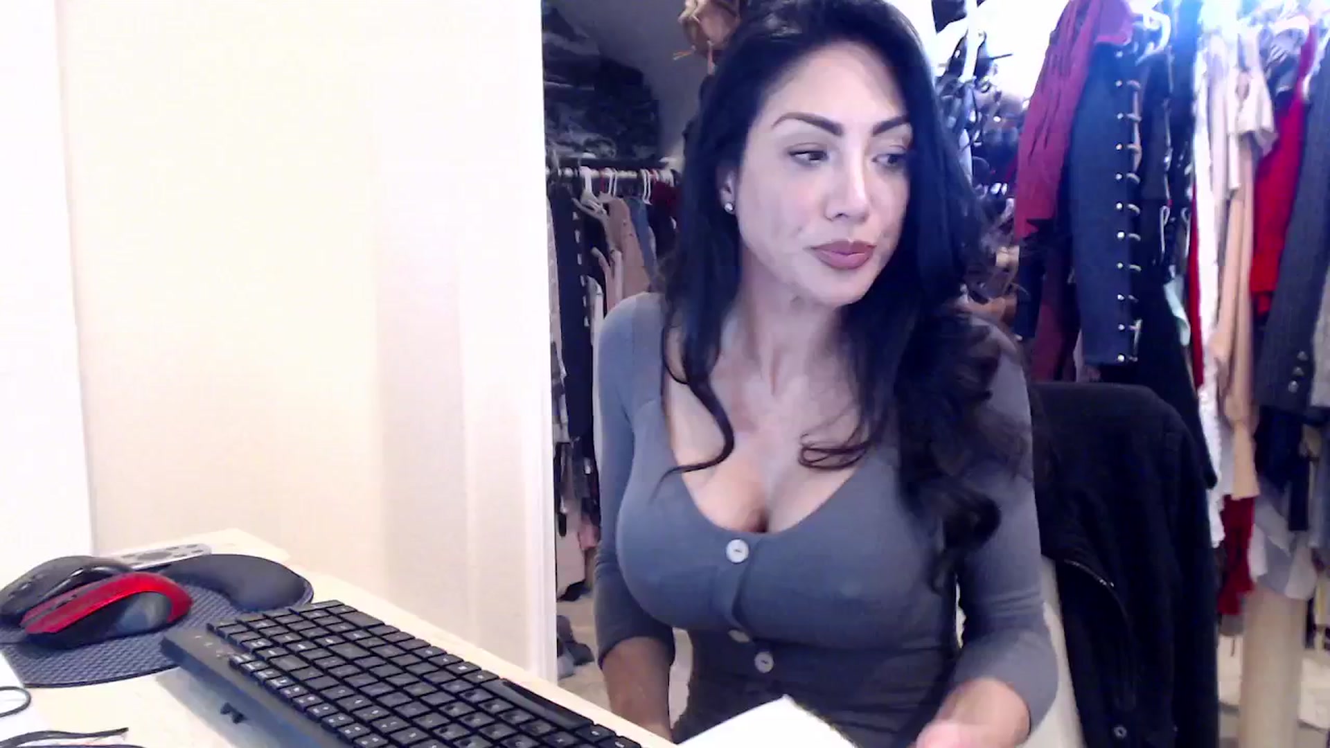Gallery image thumbnail from tianad143's myfreecams stream on, 02/27/2025, 02:49 image 5 of 20