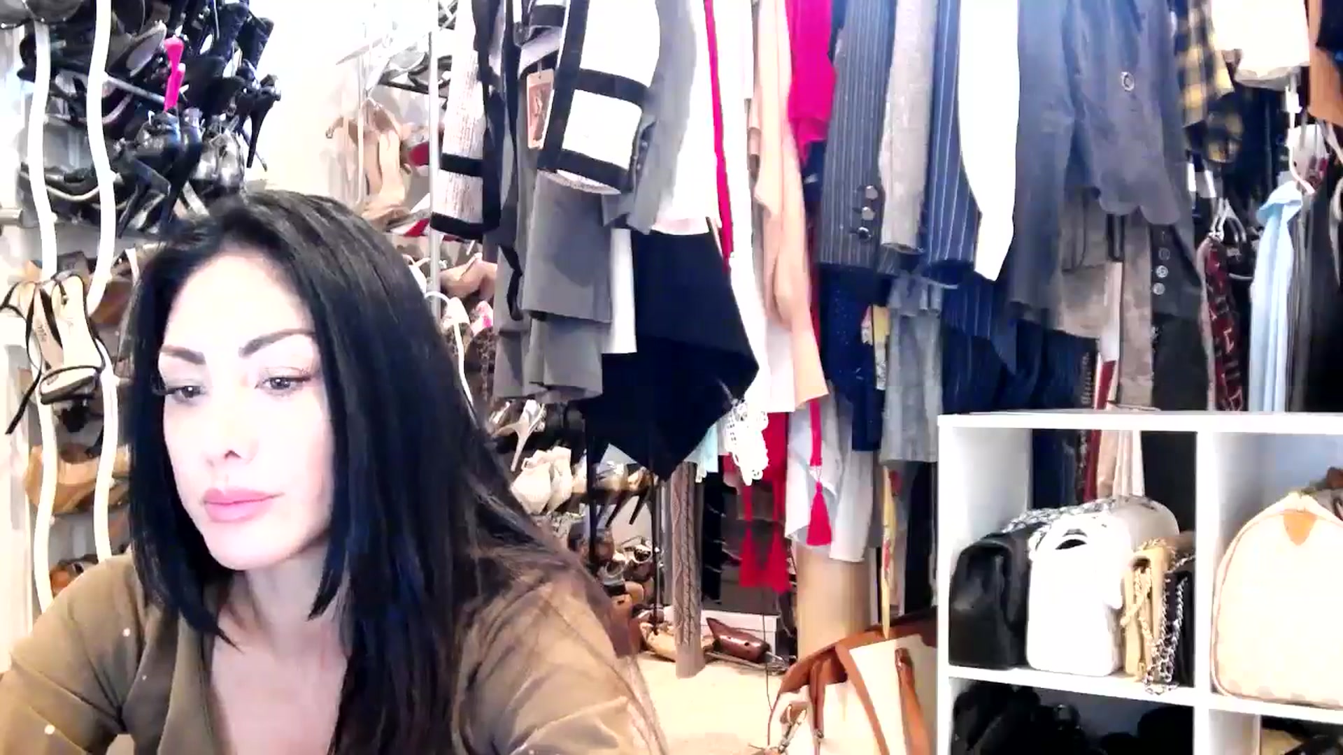 Gallery image thumbnail from tianad143's myfreecams stream on, 03/13/2025, 23:41 image 18 of 20
