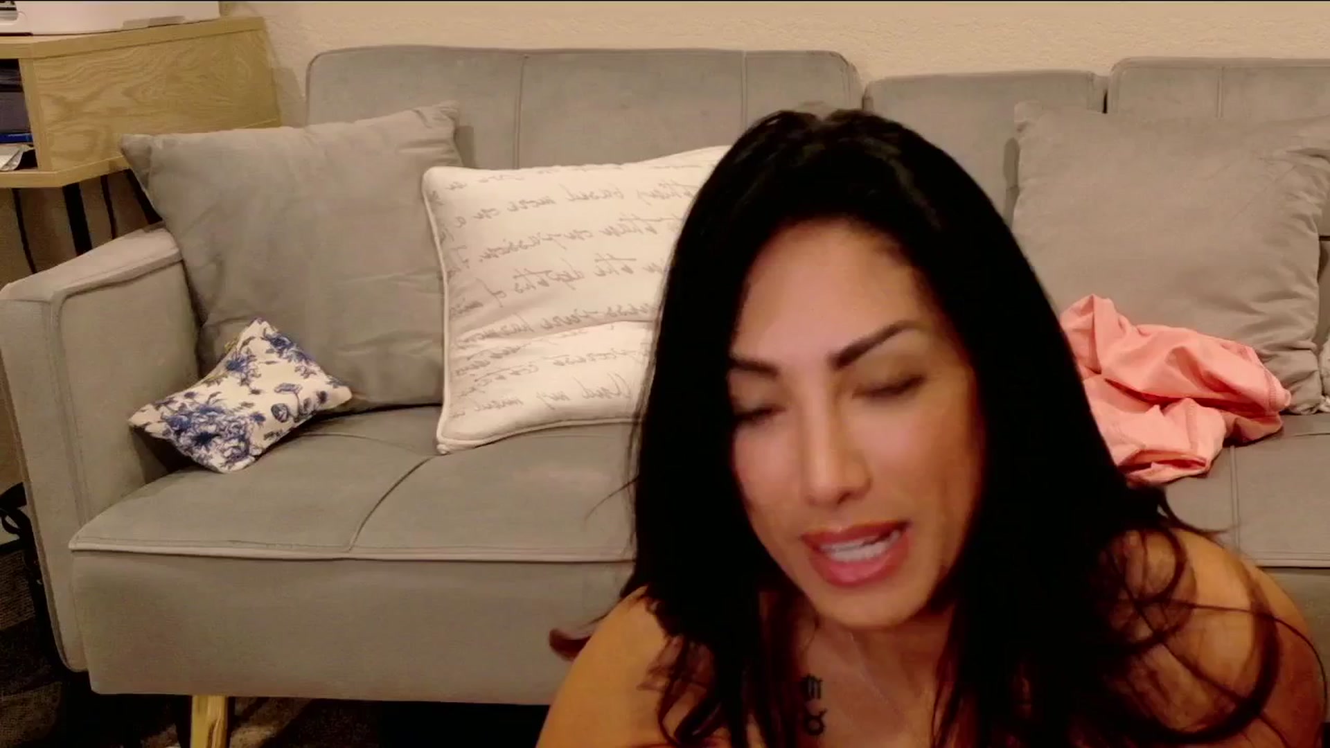 Gallery image thumbnail from tianad143's myfreecams stream on, 05/16/2025, 07:35 image 11 of 20