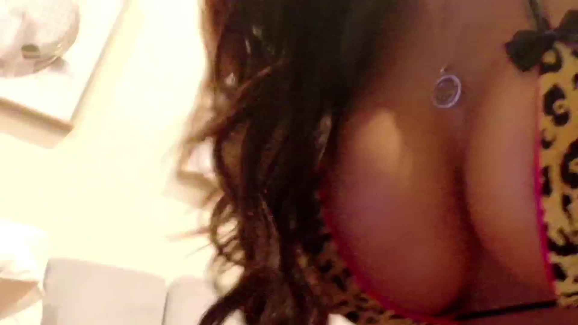 Gallery image thumbnail from tianad143's myfreecams stream on, 06/09/2025, 05:15 image 6 of 20
