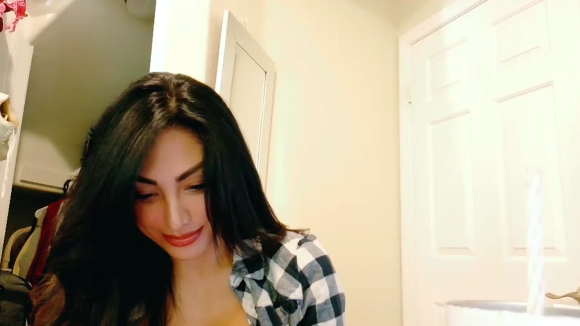 Gallery image thumbnail from tianad143's myfreecams stream on, 09/15/2025, 22:02 image 14 of 20