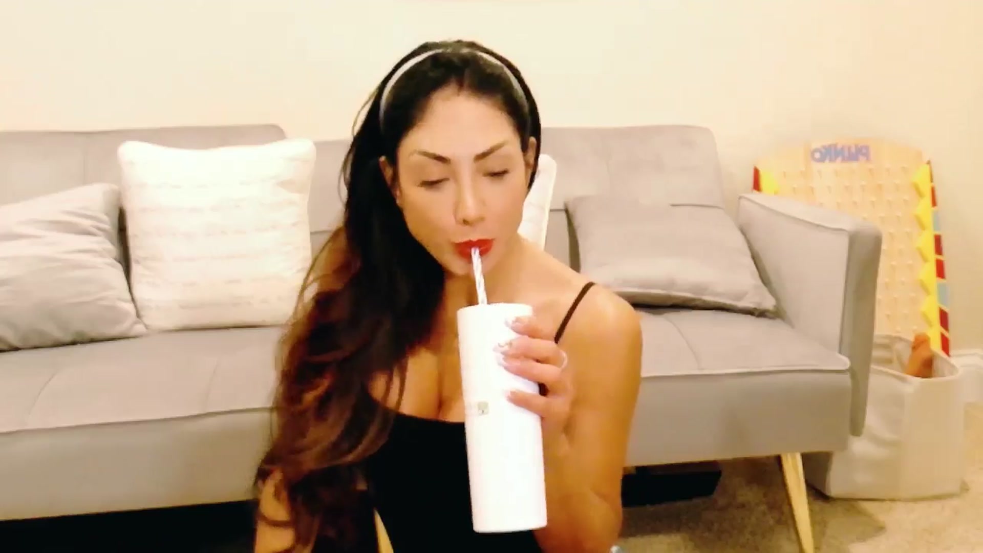 Gallery image thumbnail from tianad143's myfreecams stream on, 10/27/2025, 02:44 image 4 of 20
