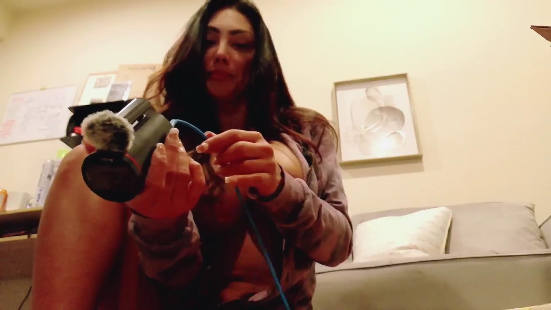 Gallery image thumbnail from tianad143's myfreecams stream on, 11/21/2025, 06:57 image 20 of 20
