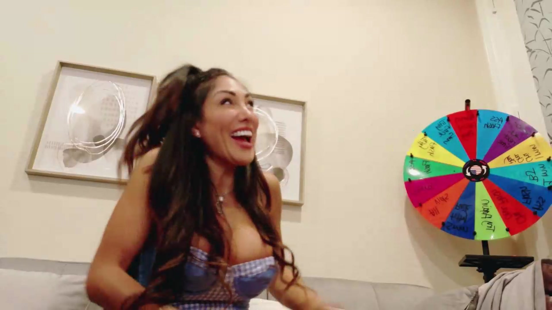 Gallery image thumbnail from tianad143's myfreecams stream on, 05/17/2026, 06:23 image 16 of 20