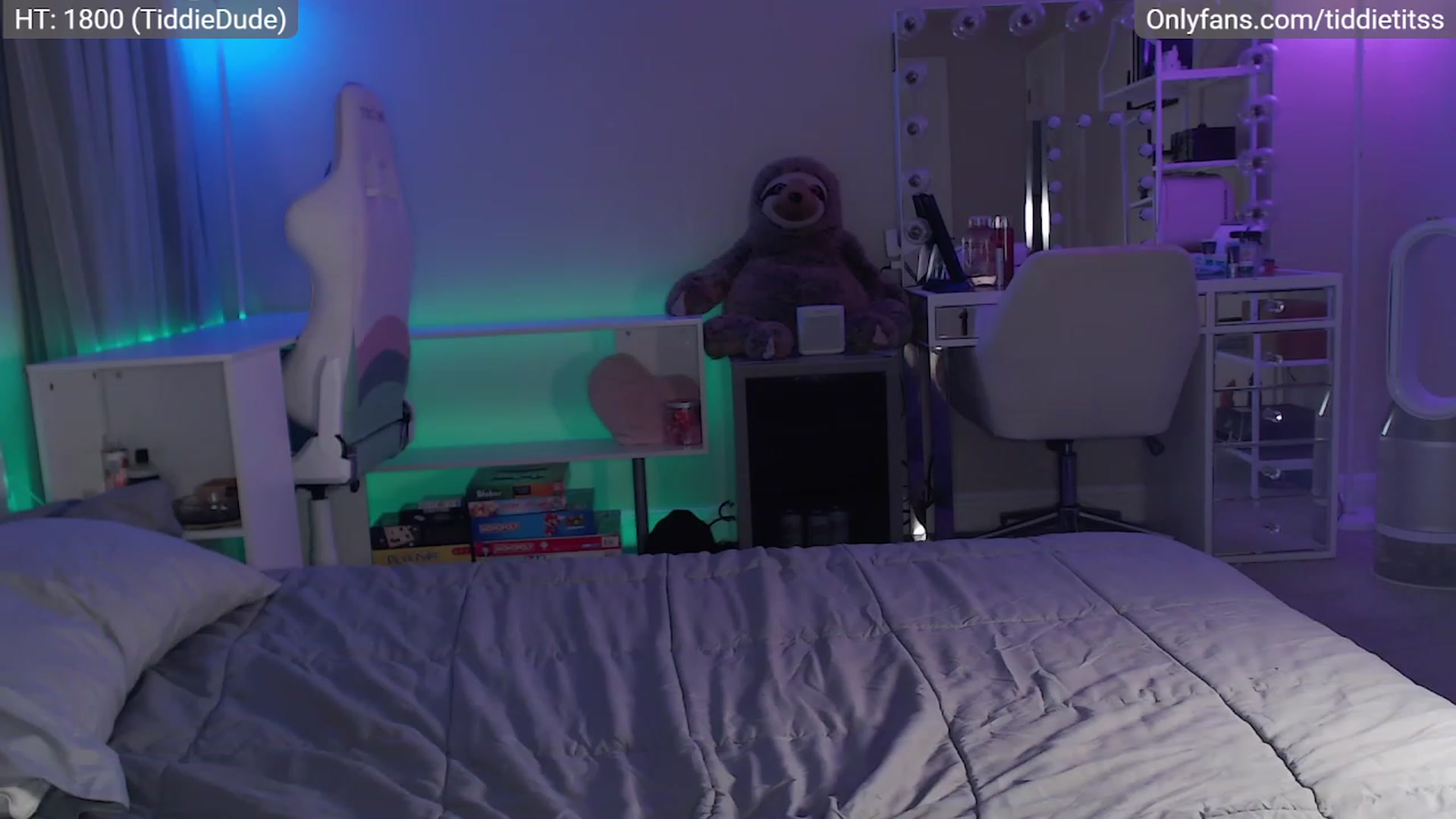 Gallery image thumbnail from tiddietitss's myfreecams stream on, 12/17/2022, 06:43 image 16 of 20