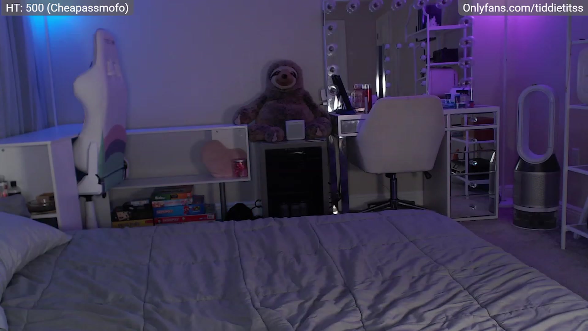 Gallery image thumbnail from tiddietitss's myfreecams stream on, 12/17/2022, 06:43 image 12 of 20