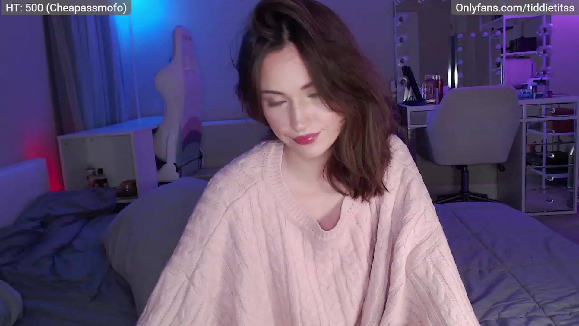Gallery image thumbnail from tiddietitss's myfreecams stream on, 12/17/2022, 06:43 image 4 of 20