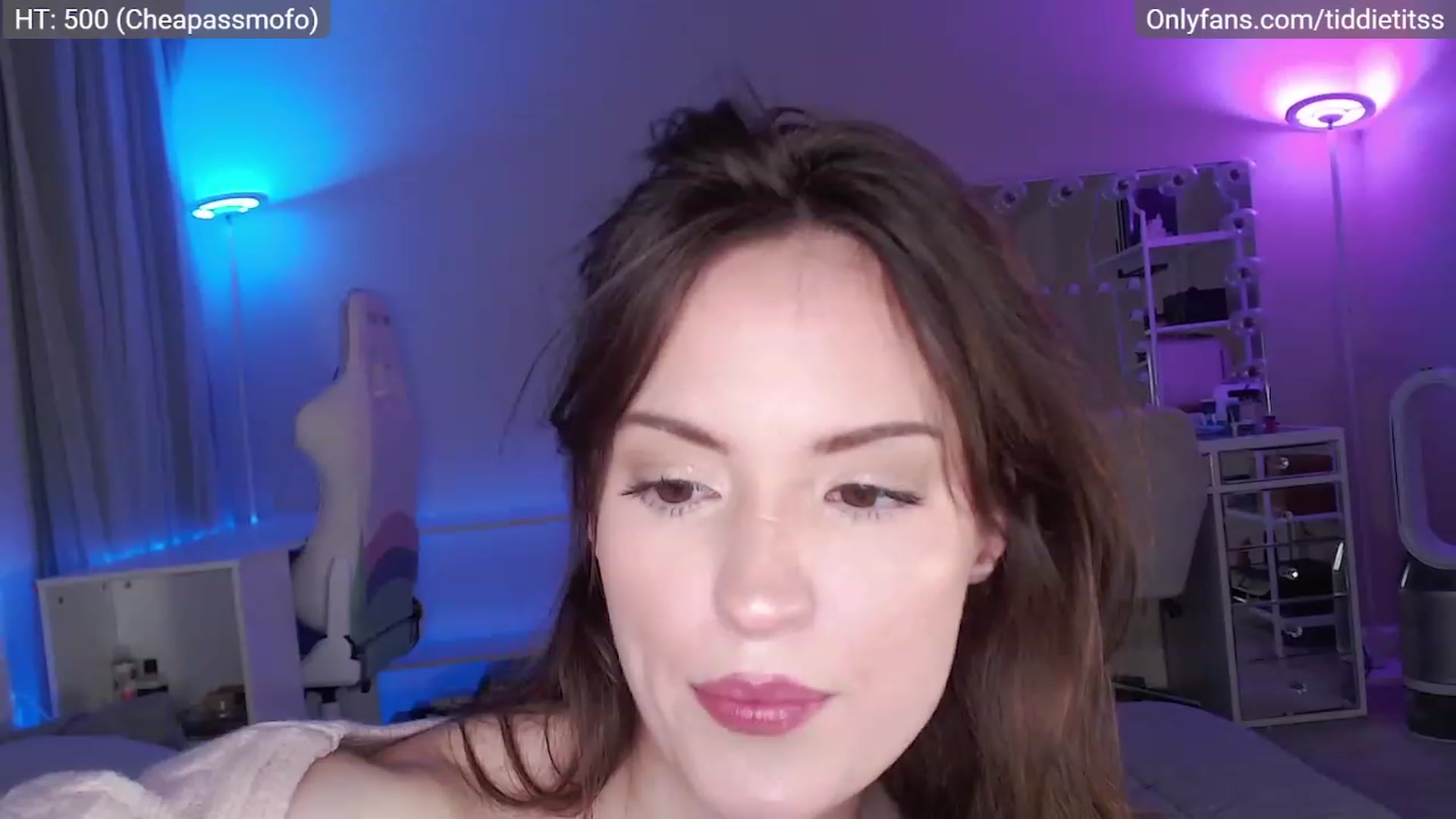 Gallery image thumbnail from tiddietitss's myfreecams stream on, 12/17/2022, 06:43 image 13 of 20