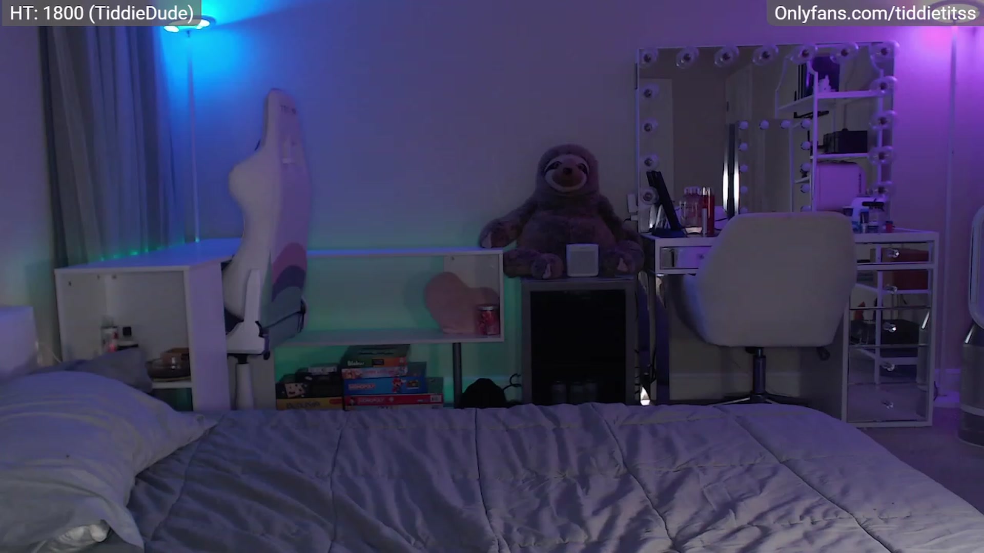 Gallery image thumbnail from tiddietitss's myfreecams stream on, 12/17/2022, 09:28 image 3 of 20
