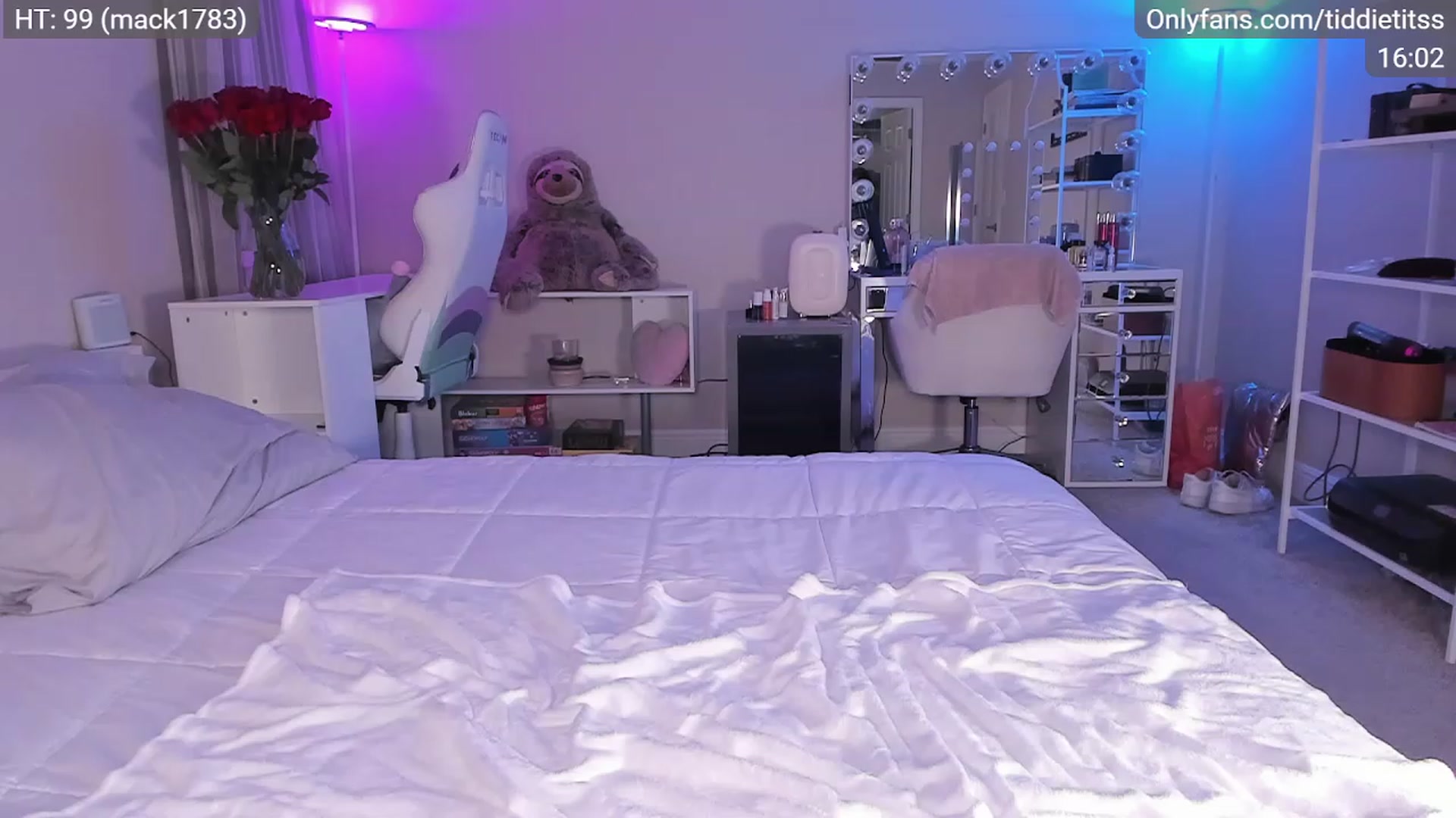 Gallery image thumbnail from tiddietitss's myfreecams stream on, 02/04/2023, 08:16 image 4 of 20