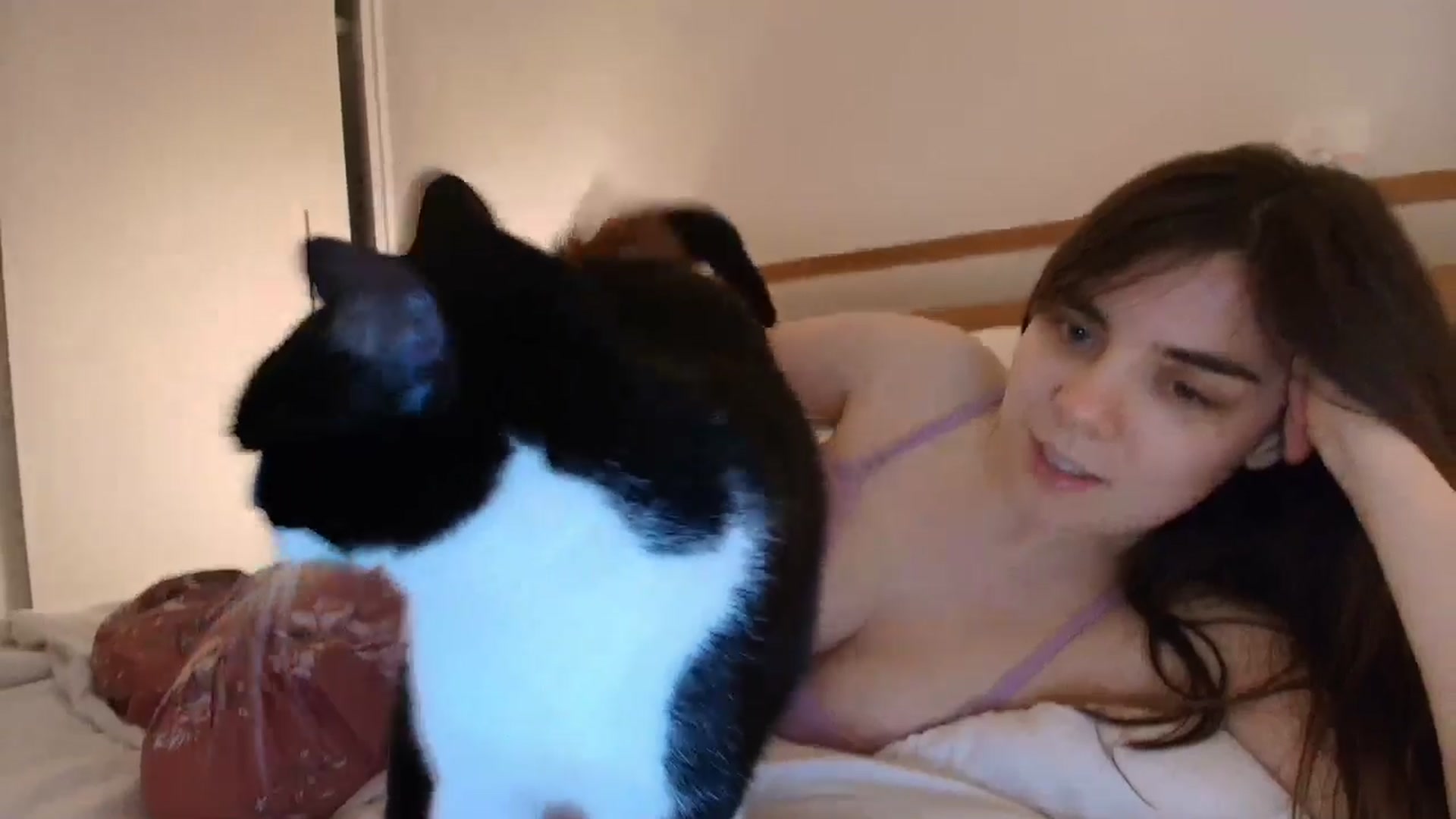 Gallery image thumbnail from tokencunt's myfreecams stream on, 05/01/2025, 24:01 image 20 of 20