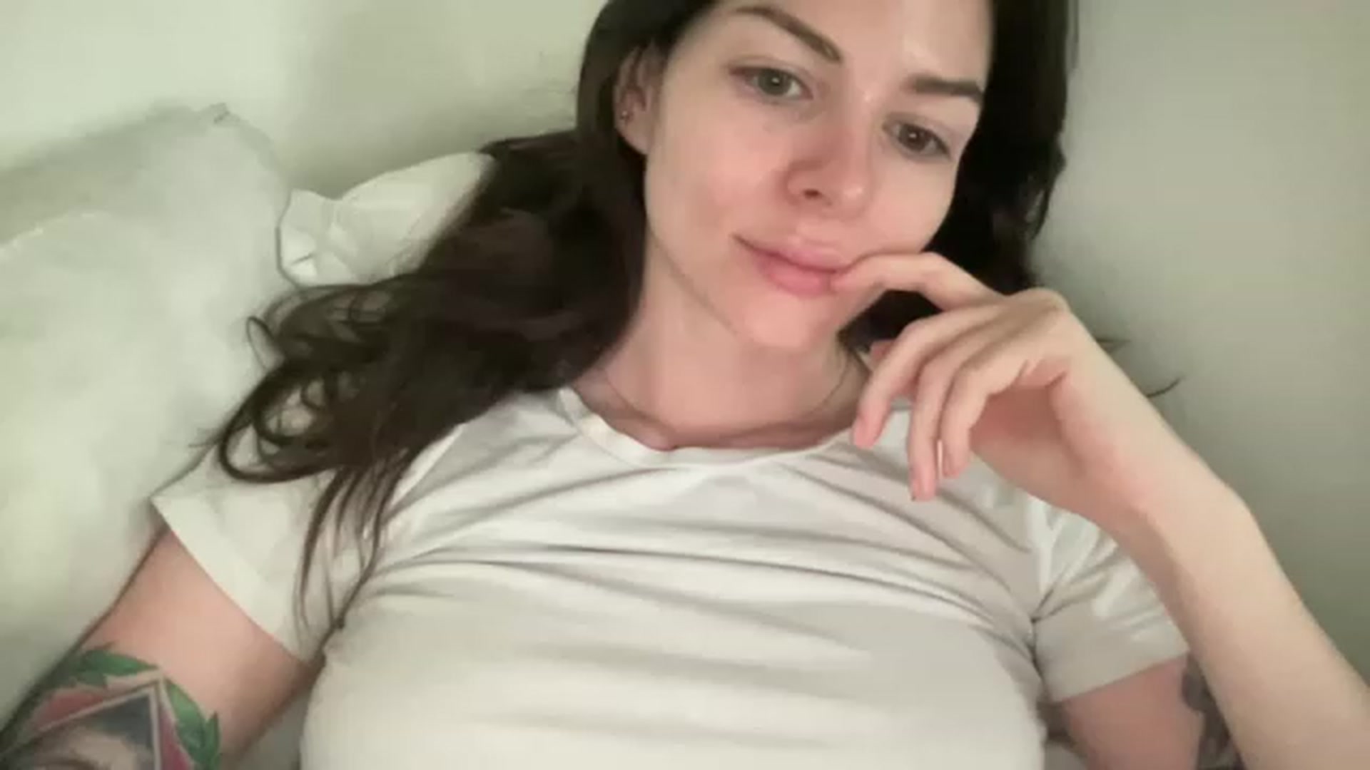 Gallery image thumbnail from tonyclifton69's myfreecams stream on, 04/17/2023, 12:19 image 14 of 20