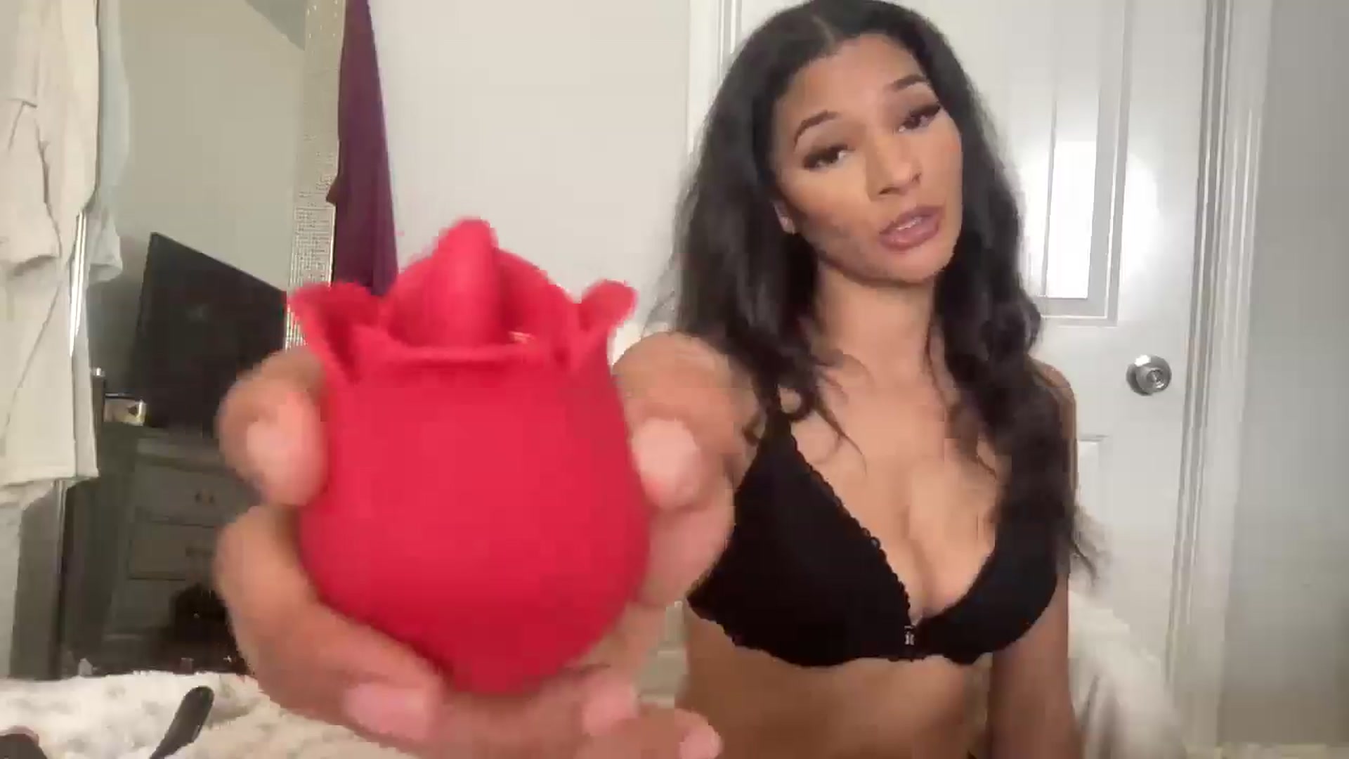 Gallery image thumbnail from torireigns1's myfreecams stream on, 05/26/2024, 17:50 image 12 of 20