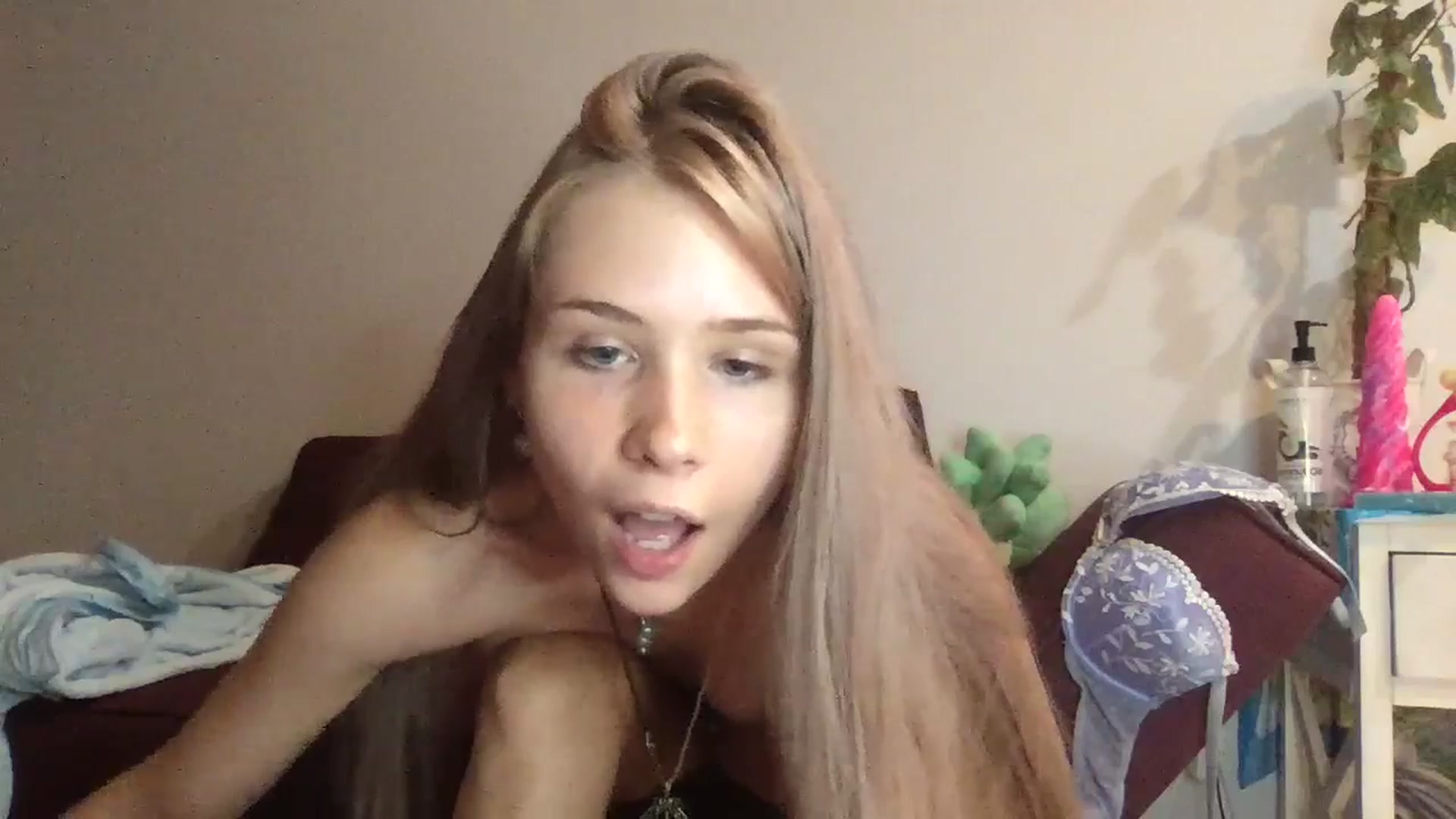 Gallery image thumbnail from tr4pf4iry's myfreecams stream on, 04/28/2024, 08:45 image 10 of 20