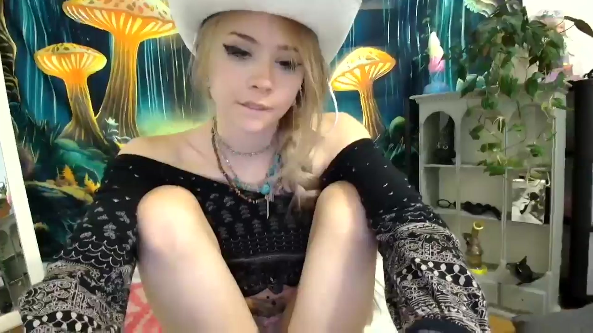 Gallery image thumbnail from tr4pf4iry's myfreecams stream on, 05/15/2024, 09:25 image 8 of 20