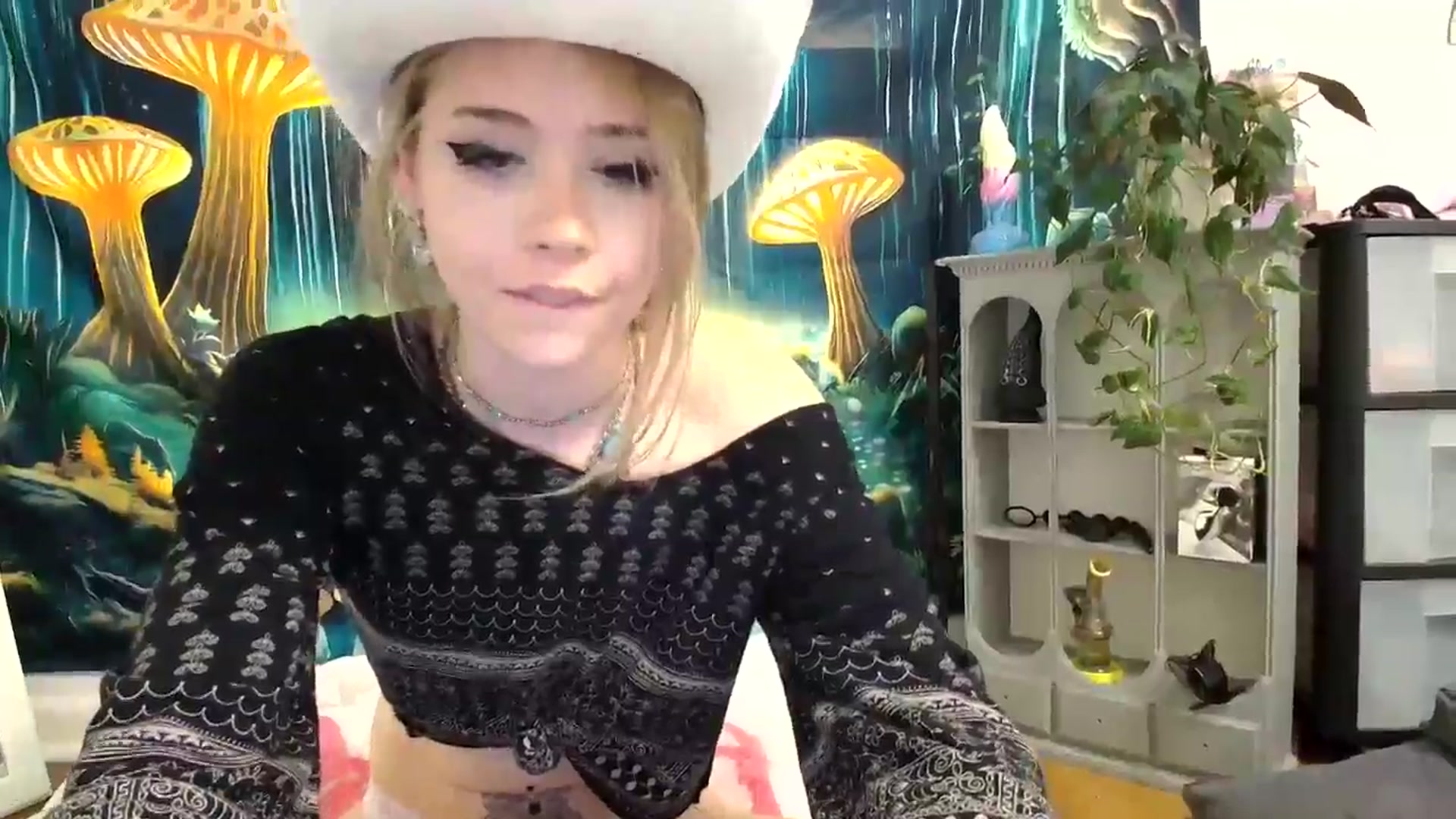Gallery image thumbnail from tr4pf4iry's myfreecams stream on, 05/15/2024, 09:25 image 9 of 20