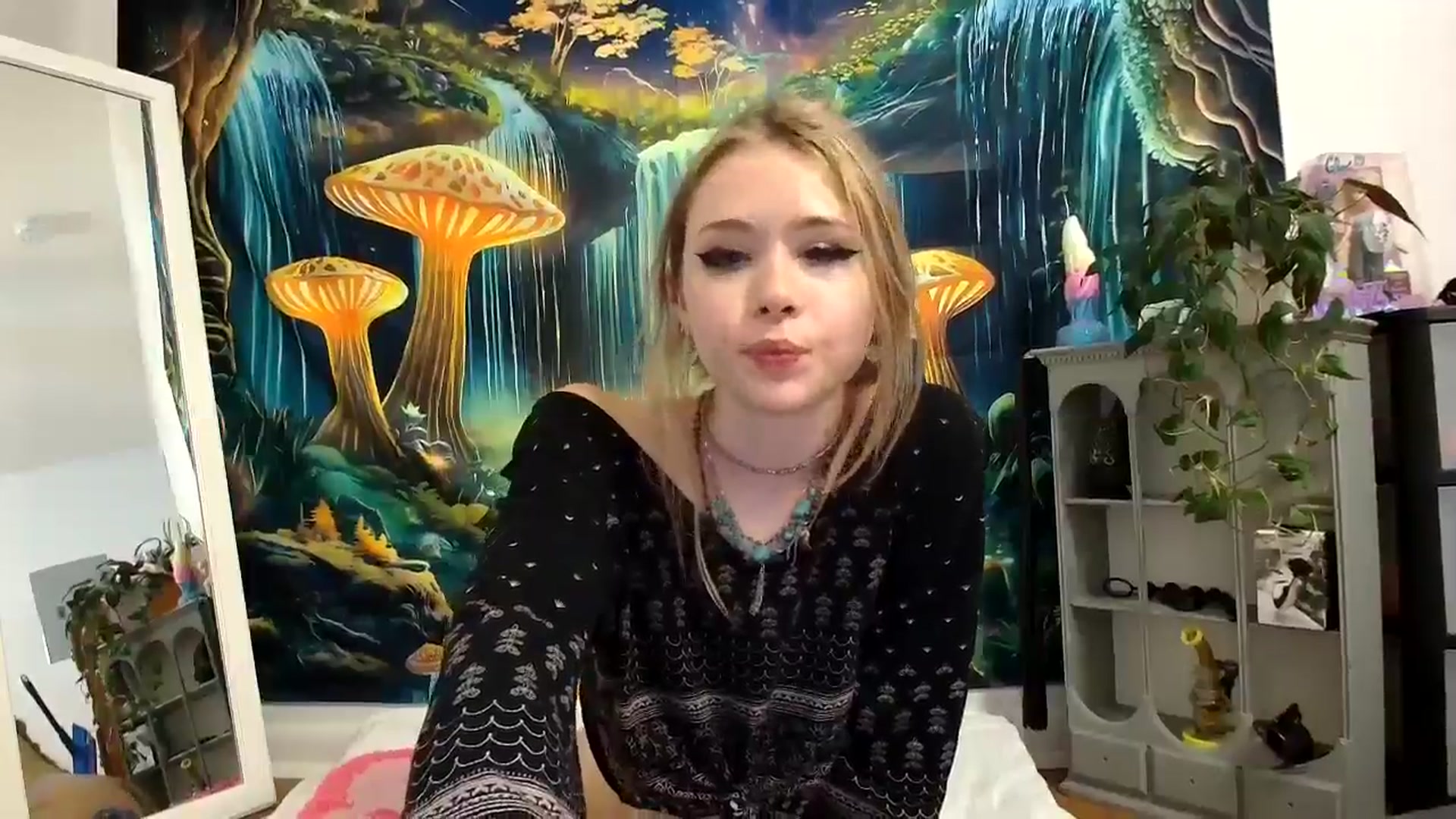 Gallery image thumbnail from tr4pf4iry's myfreecams stream on, 05/15/2024, 09:25 image 17 of 20