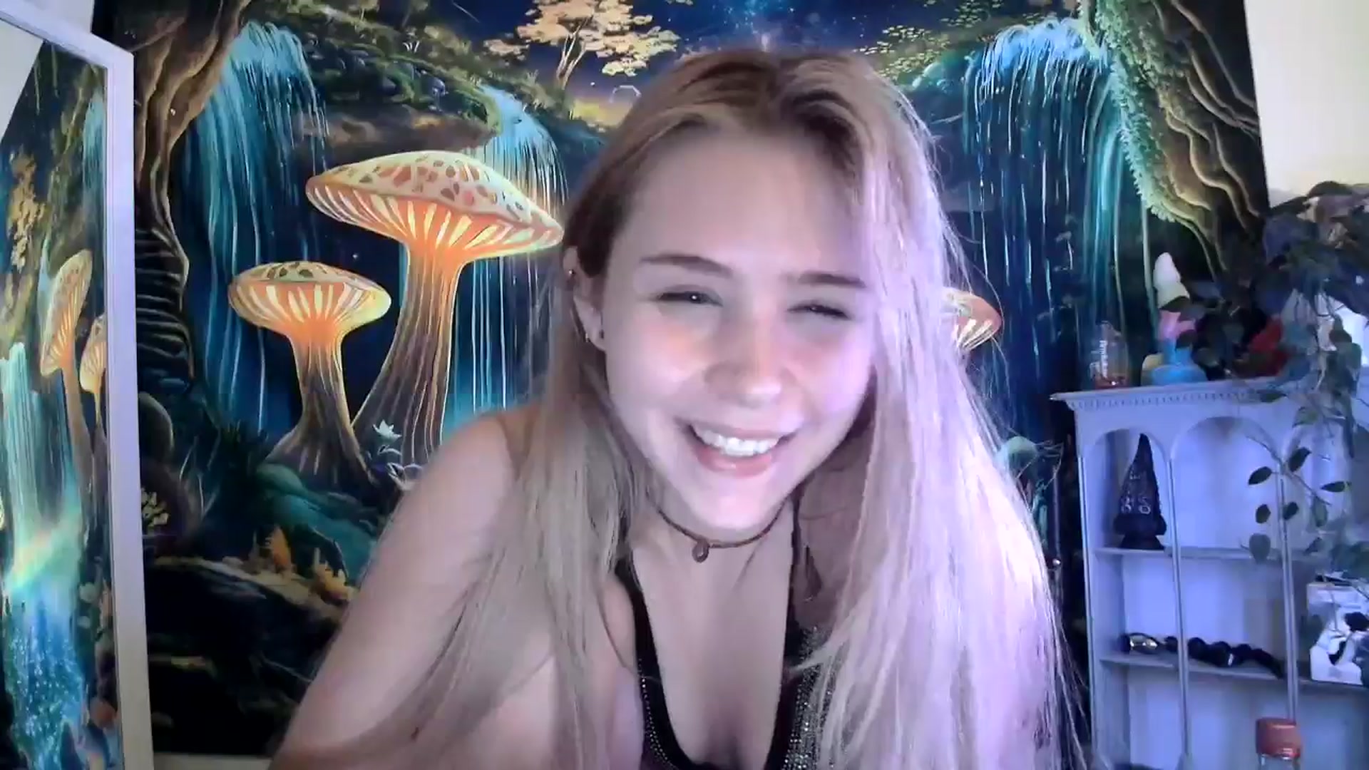 Gallery image thumbnail from tr4pf4iry's myfreecams stream on, 05/28/2024, 07:07 image 13 of 20