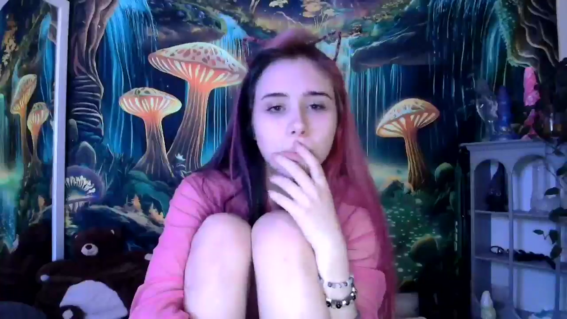 Gallery image thumbnail from tr4pf4iry's myfreecams stream on, 07/03/2024, 10:01 image 2 of 20