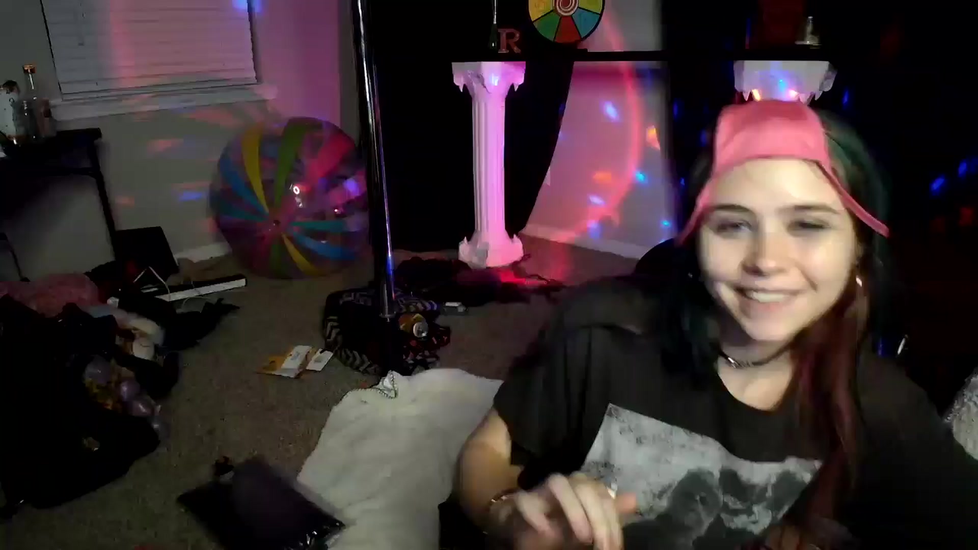 Gallery image thumbnail from tr4pf4iry's myfreecams stream on, 09/04/2024, 08:03 image 11 of 20