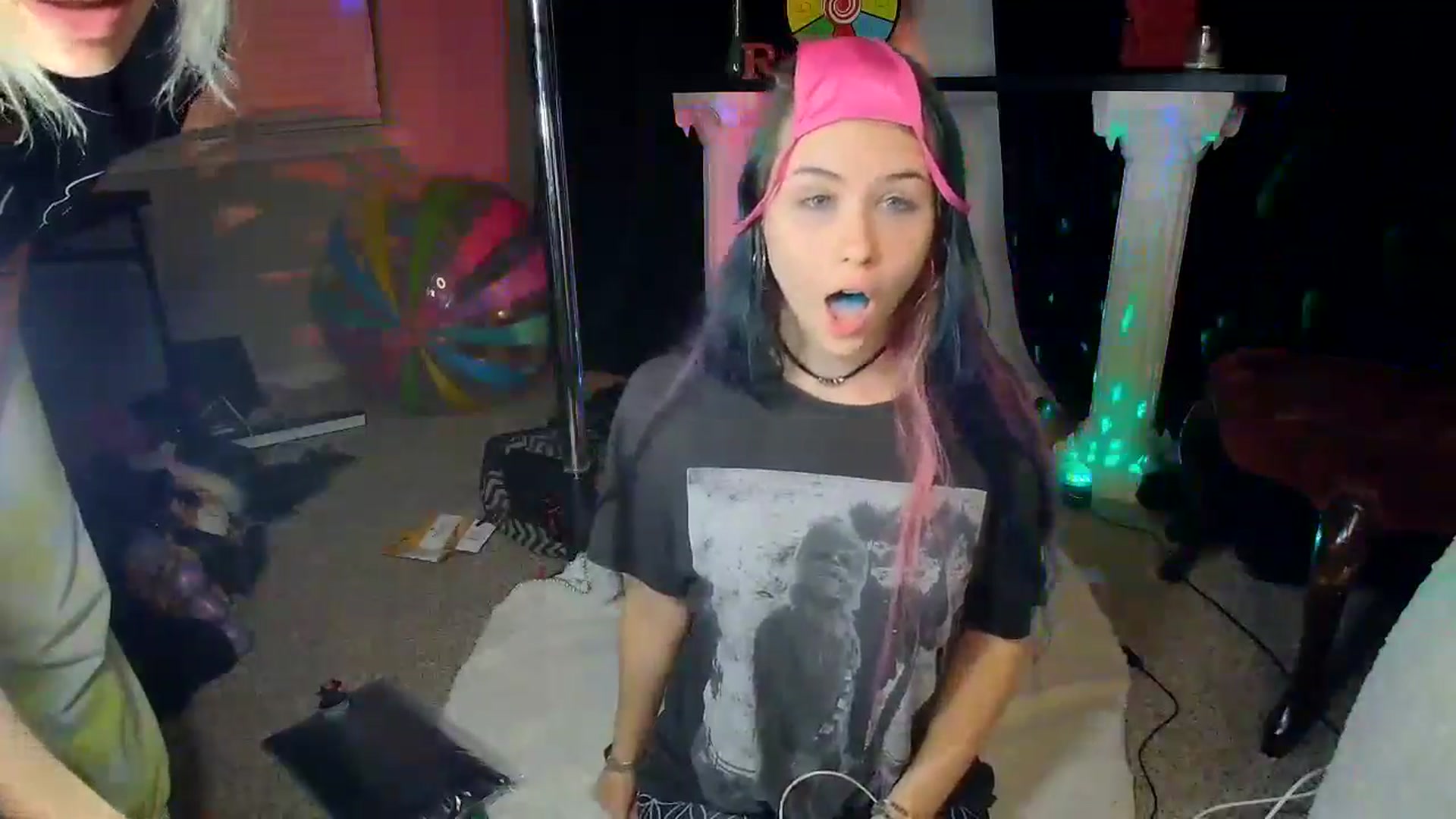 Gallery image thumbnail from tr4pf4iry's myfreecams stream on, 09/04/2024, 08:03 image 12 of 20