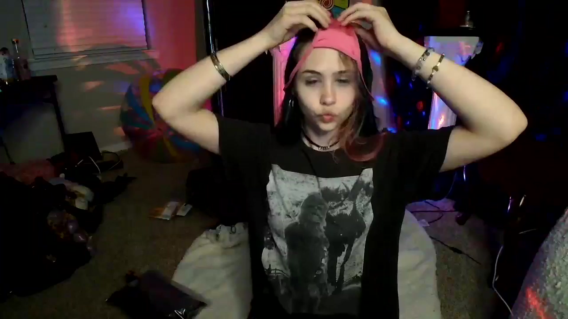 Gallery image thumbnail from tr4pf4iry's myfreecams stream on, 09/04/2024, 08:03 image 1 of 20