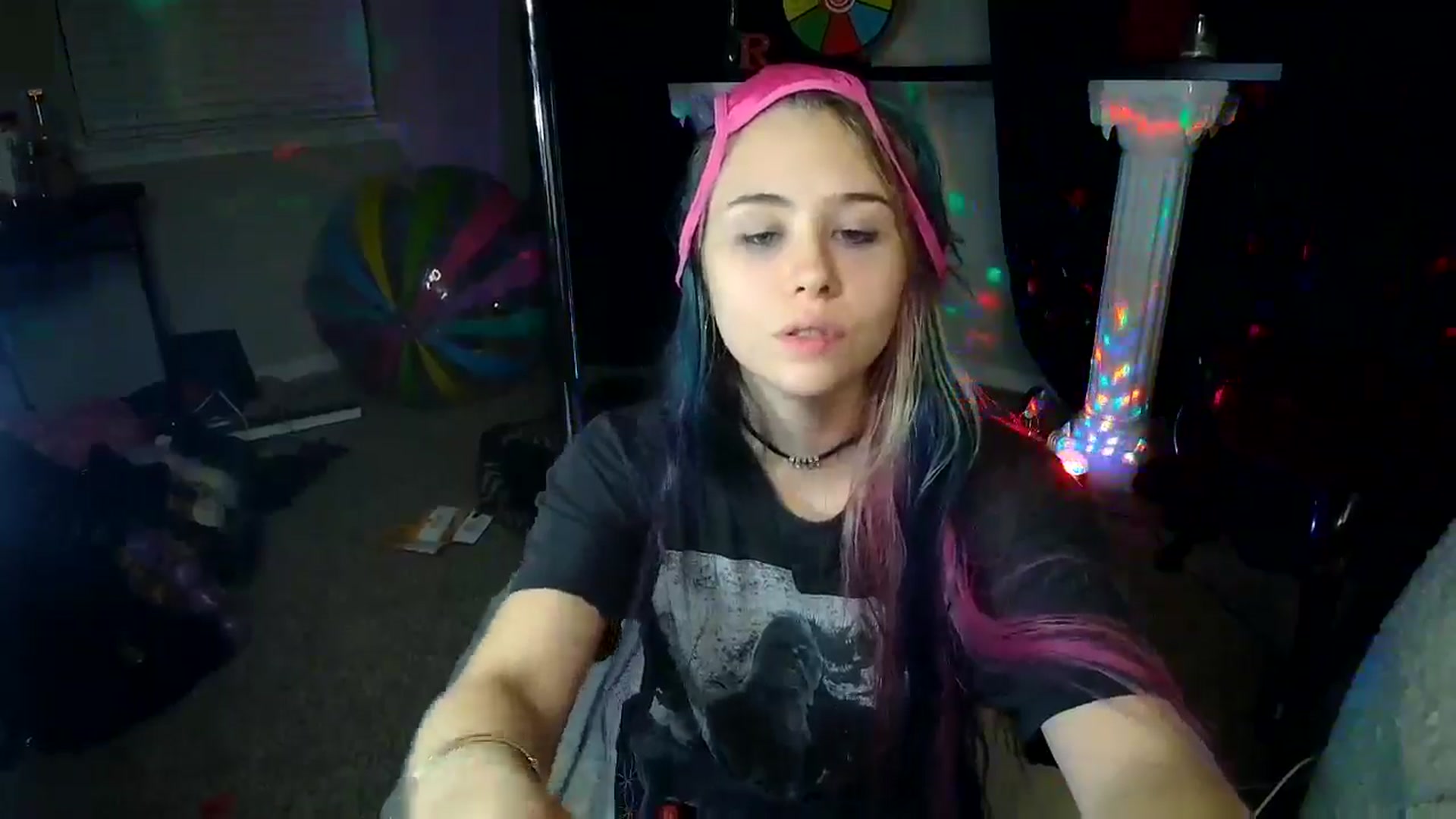 Gallery image thumbnail from tr4pf4iry's myfreecams stream on, 09/04/2024, 08:03 image 15 of 20