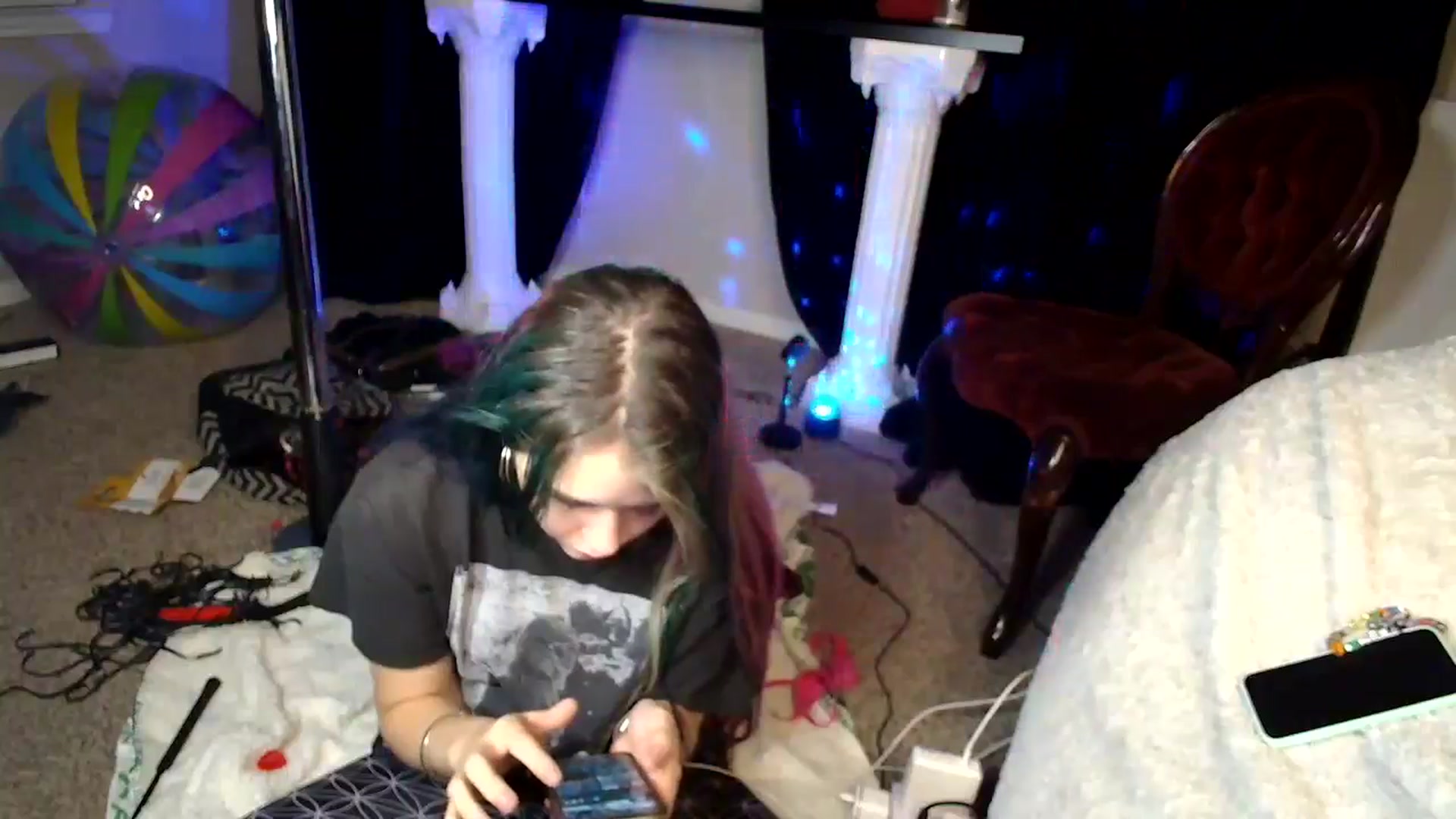 Gallery image thumbnail from tr4pf4iry's myfreecams stream on, 09/04/2024, 08:46 image 15 of 20