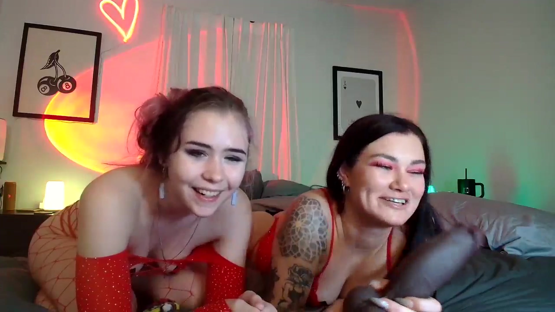 Gallery image thumbnail from tr4pf4iry's myfreecams stream on, 12/28/2024, 10:04 image 12 of 20