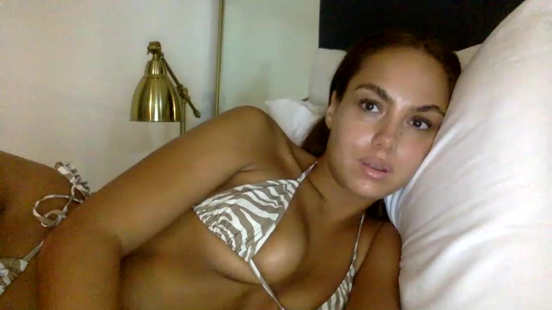 Gallery image thumbnail from ukbabe18's myfreecams stream on, 11/14/2022, 14:55 image 18 of 20