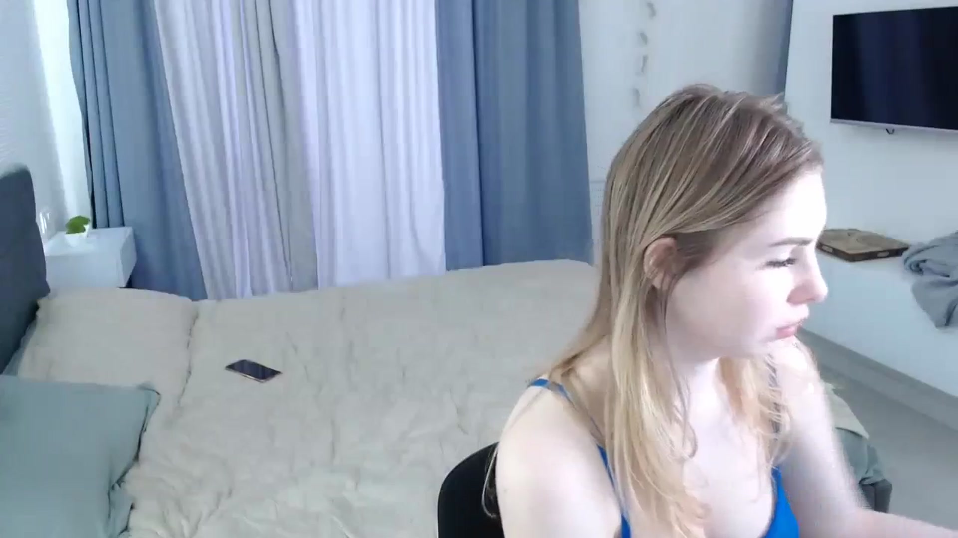 Gallery image thumbnail from ulohu's myfreecams stream on, 12/14/2023, 11:16 image 17 of 20