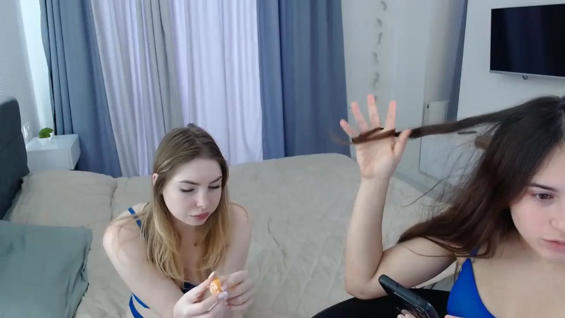 Gallery image thumbnail from ulohu's myfreecams stream on, 12/14/2023, 11:16 image 12 of 20