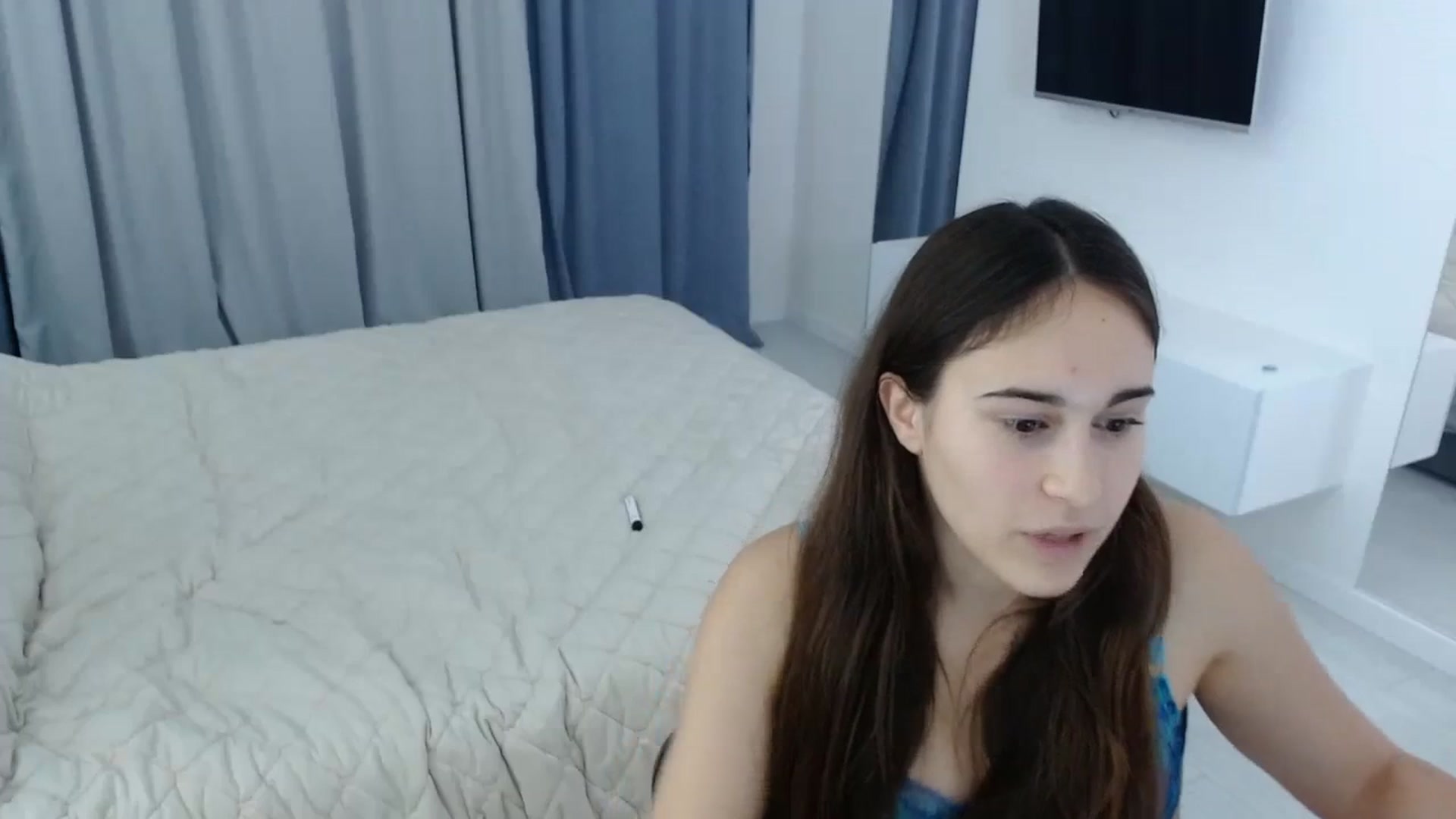 Gallery image thumbnail from ulohu's myfreecams stream on, 12/17/2023, 20:23 image 17 of 20