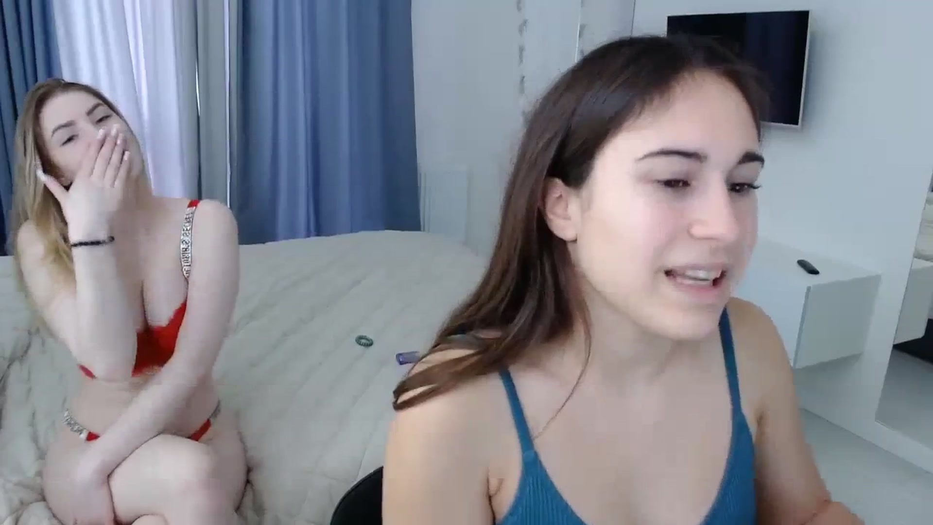 Gallery image thumbnail from ulohu's myfreecams stream on, 01/01/2024, 11:33 image 3 of 20