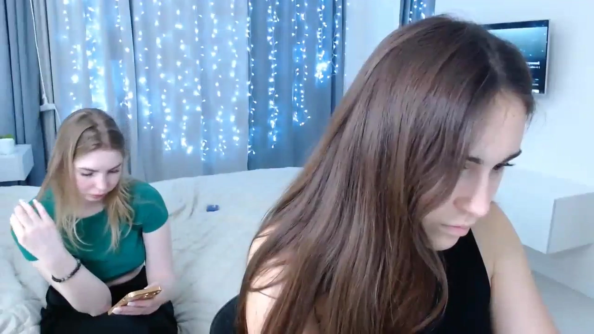 Gallery image thumbnail from ulohu's myfreecams stream on, 01/01/2024, 19:51 image 10 of 20
