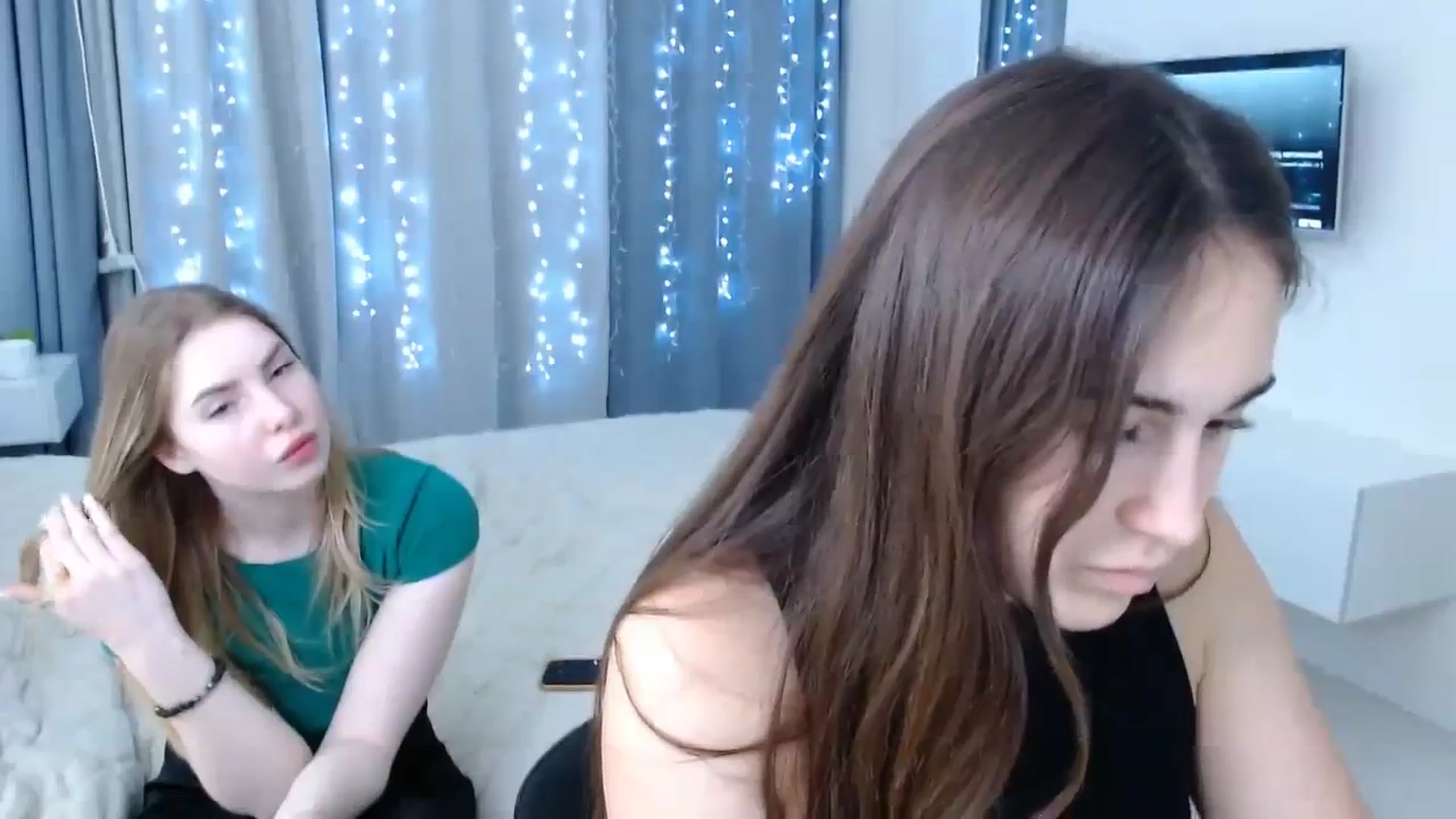 Gallery image thumbnail from ulohu's myfreecams stream on, 01/01/2024, 19:51 image 11 of 20