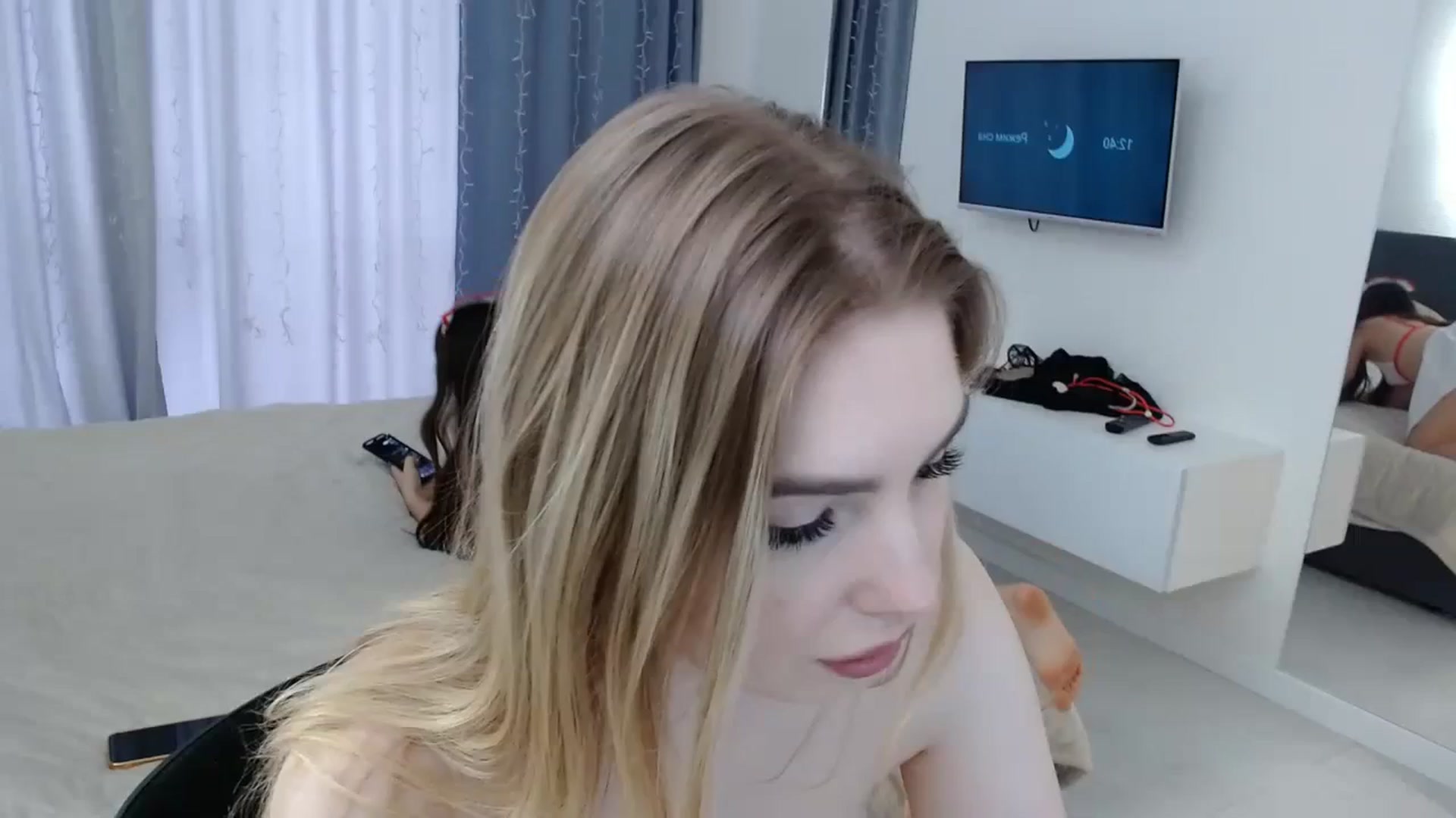 Gallery image thumbnail from ulohu's myfreecams stream on, 01/02/2024, 10:55 image 16 of 20