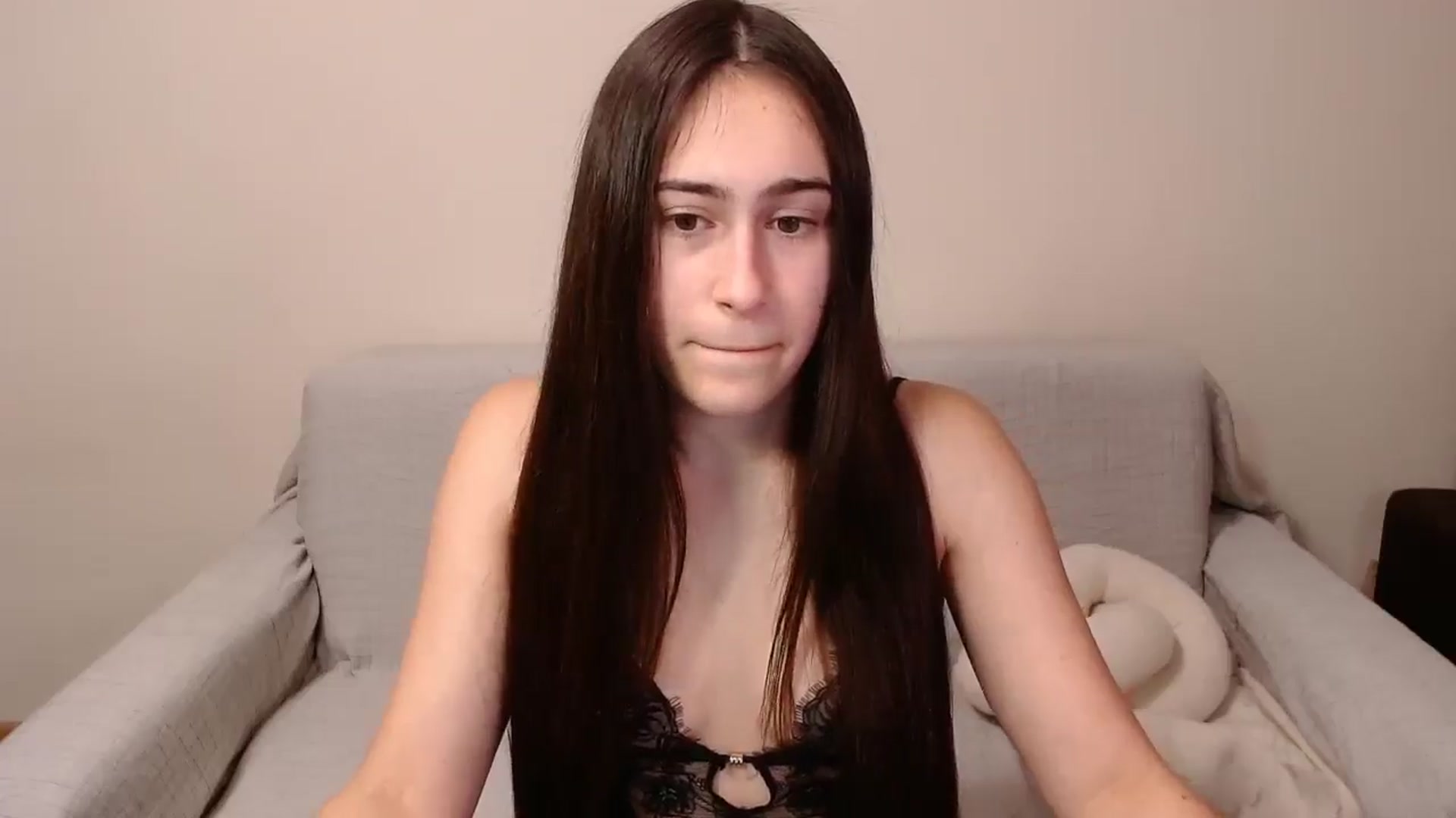 Gallery image thumbnail from ulohu's myfreecams stream on, 12/23/2024, 22:29 image 5 of 20