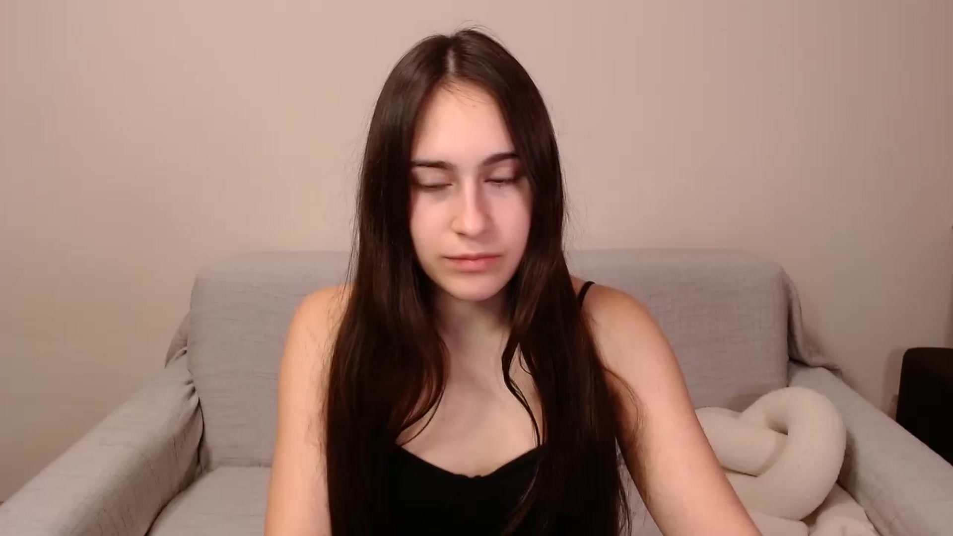 Gallery image thumbnail from ulohu's myfreecams stream on, 12/25/2024, 02:19 image 1 of 20