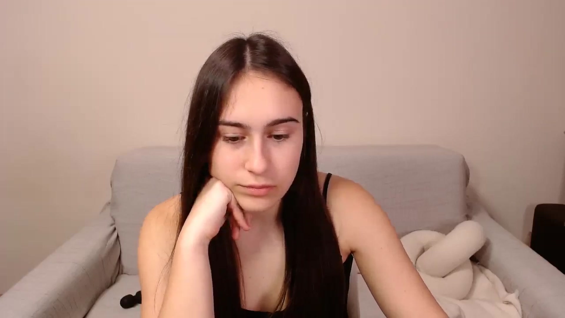 Gallery image thumbnail from ulohu's myfreecams stream on, 12/25/2024, 23:45 image 3 of 20