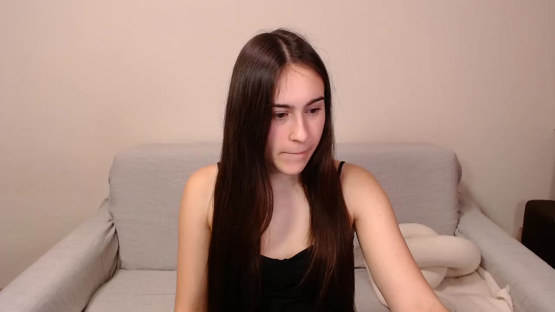 Gallery image thumbnail from ulohu's myfreecams stream on, 12/26/2024, 24:16 image 20 of 20