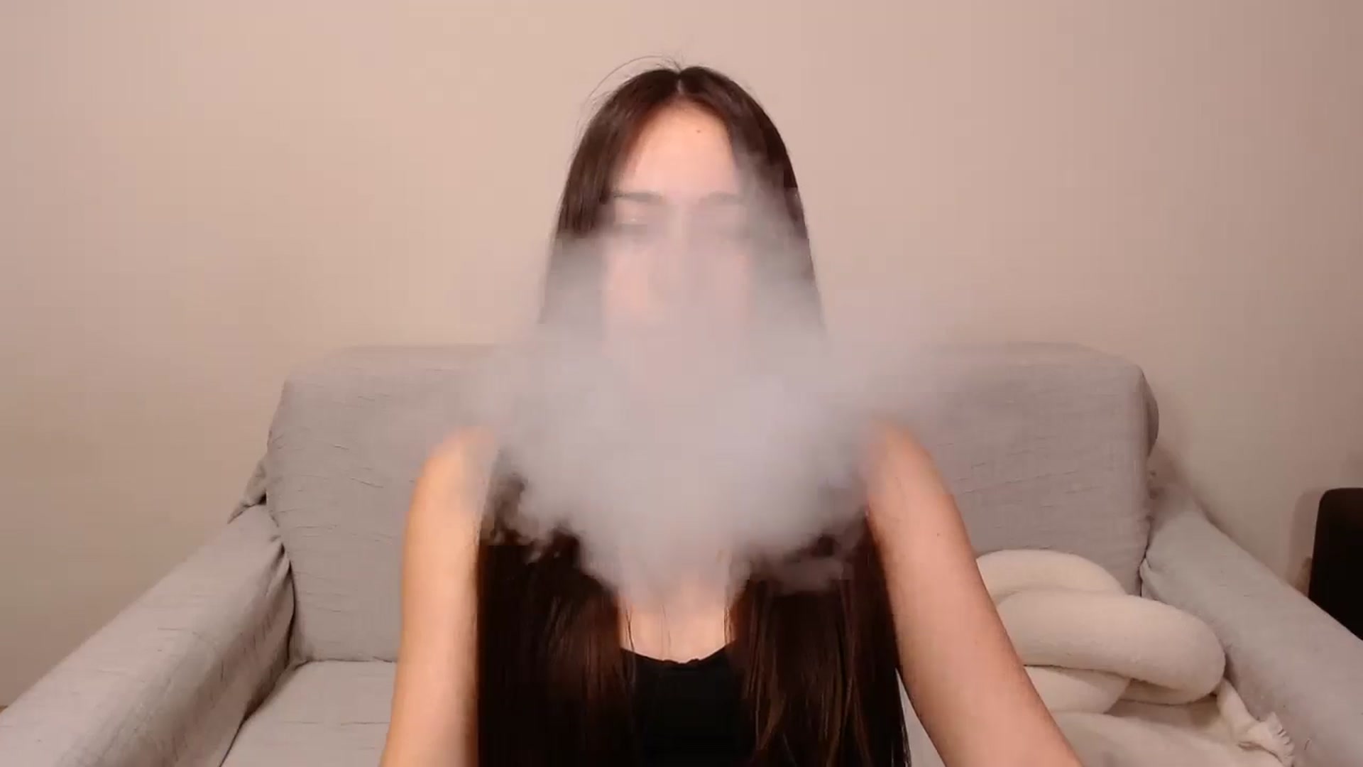 Gallery image thumbnail from ulohu's myfreecams stream on, 12/26/2024, 22:15 image 19 of 20