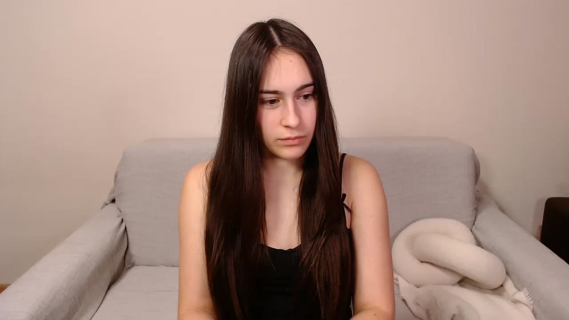 Gallery image thumbnail from ulohu's myfreecams stream on, 12/27/2024, 24:09 image 15 of 20