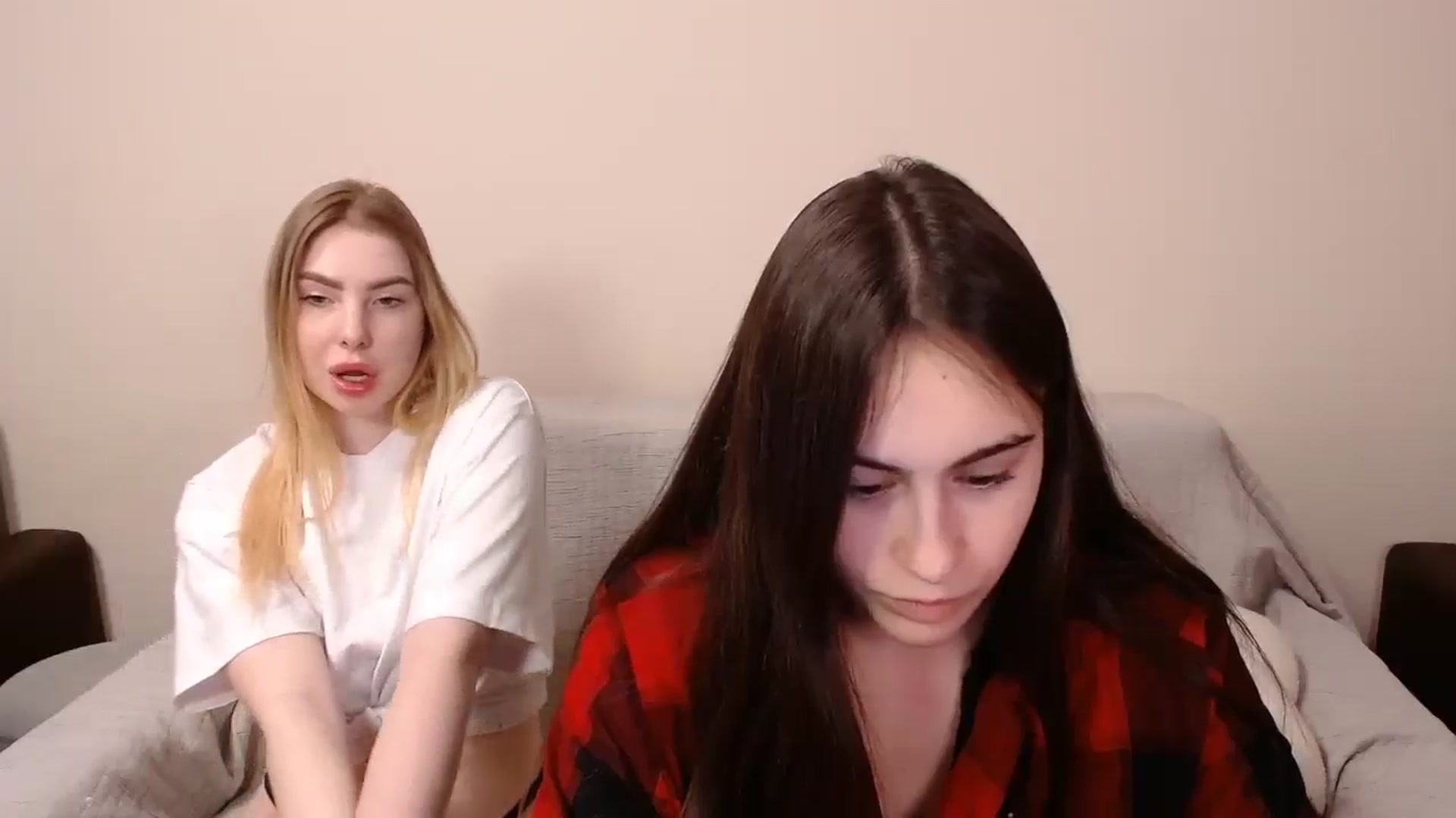 Gallery image thumbnail from ulohu's myfreecams stream on, 02/25/2025, 14:00 image 11 of 20